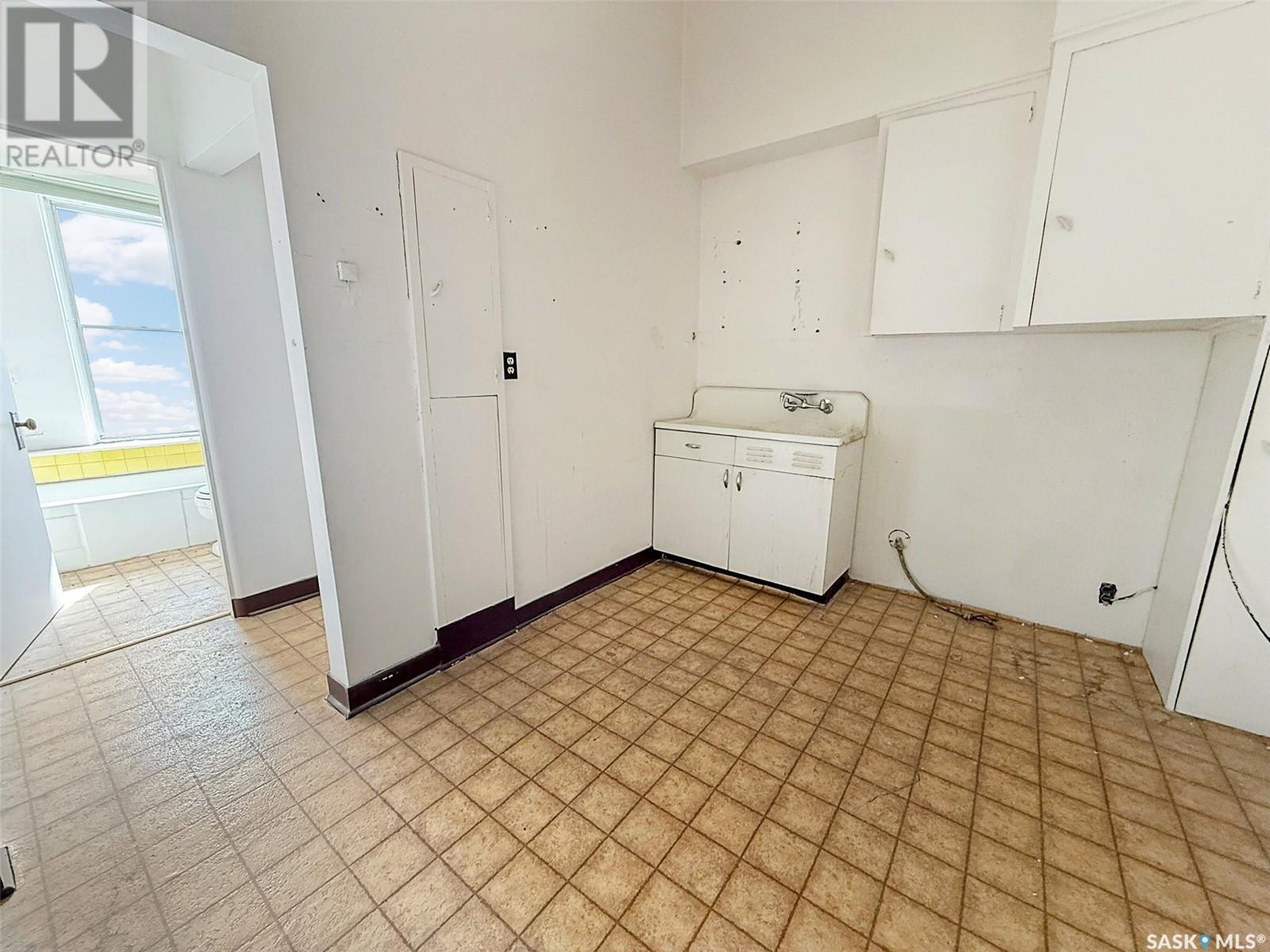 131 Cheadle Street W Property Photo 40