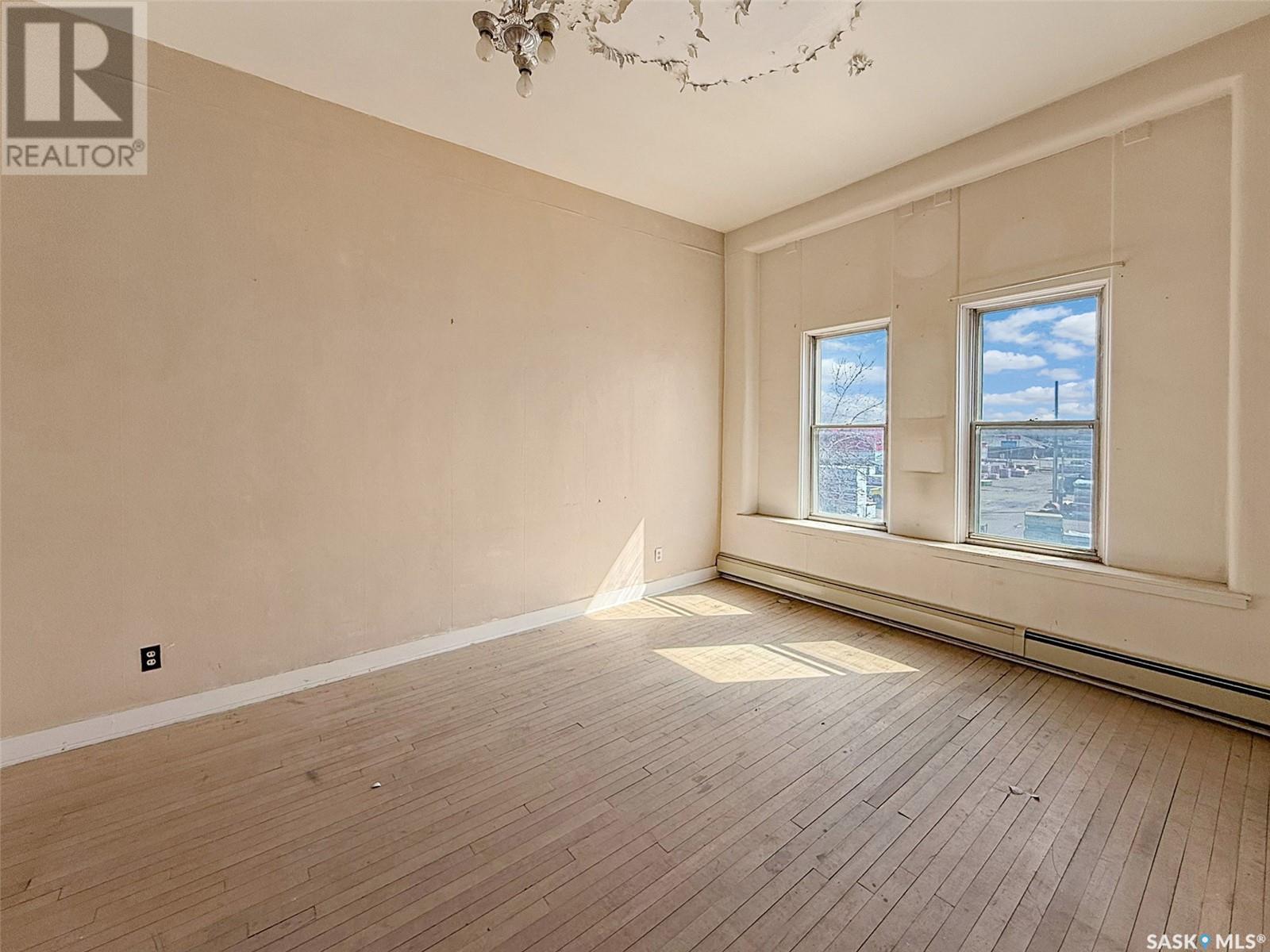 131 Cheadle Street W Property Photo 46