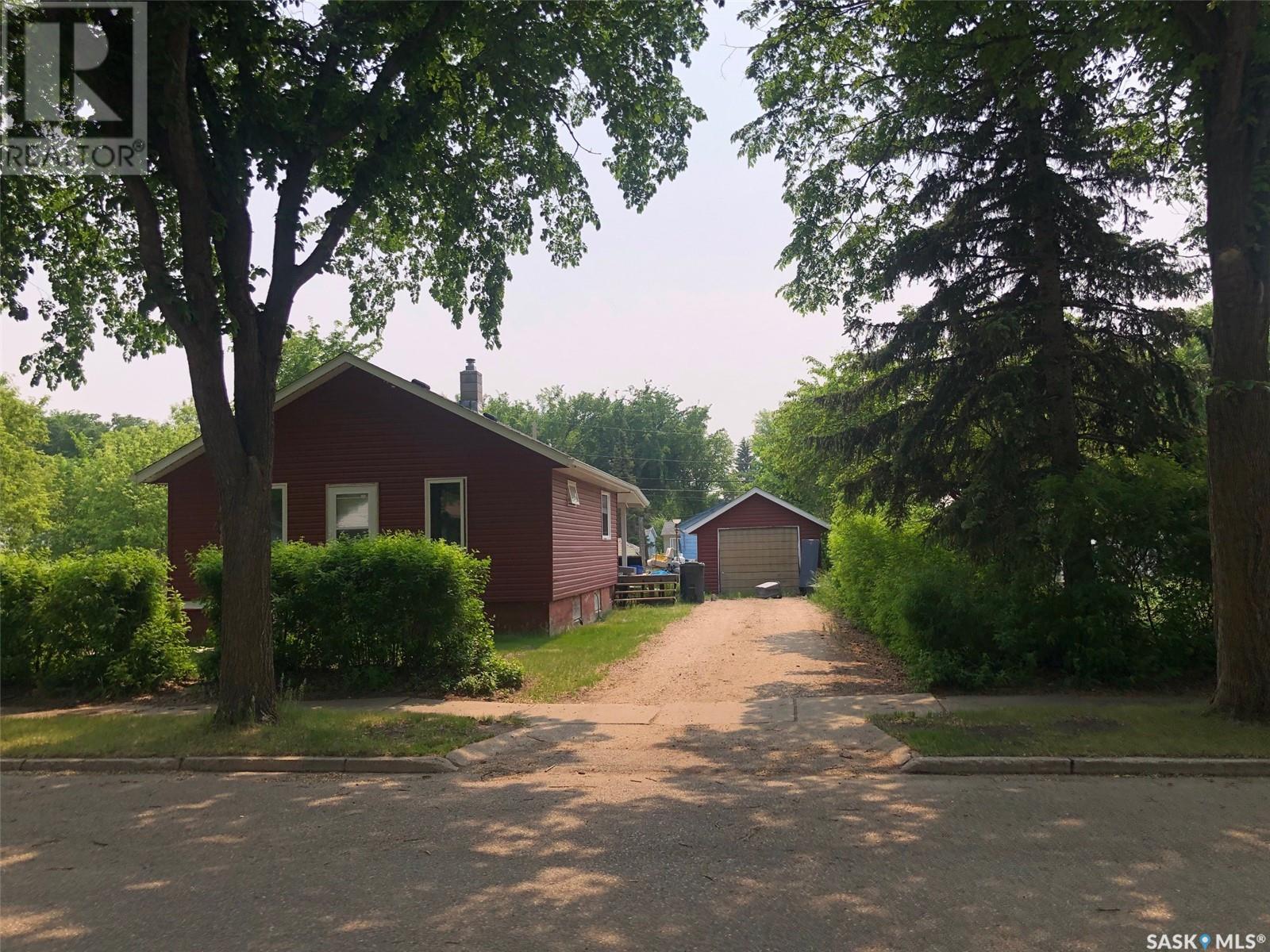 230 2nd Avenue W Property Photo 1