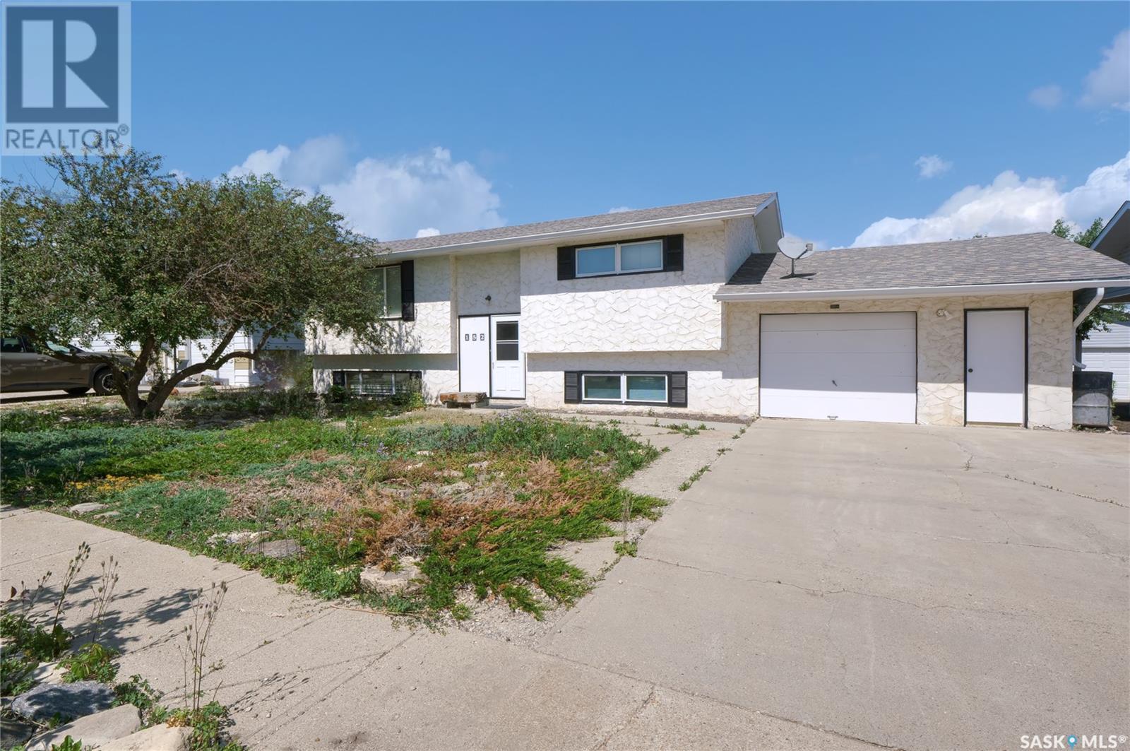152 7th Avenue W Property Photo 1