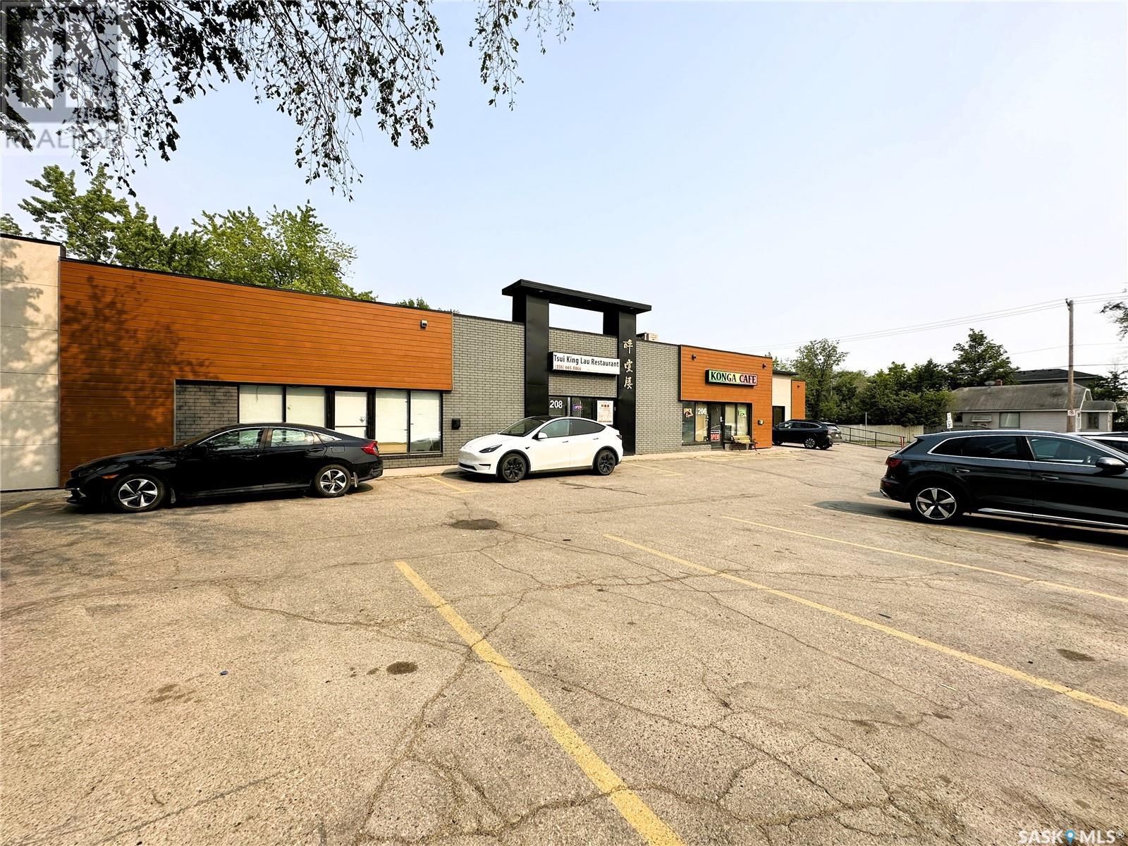 208 H AVENUE N Property Photo 1
