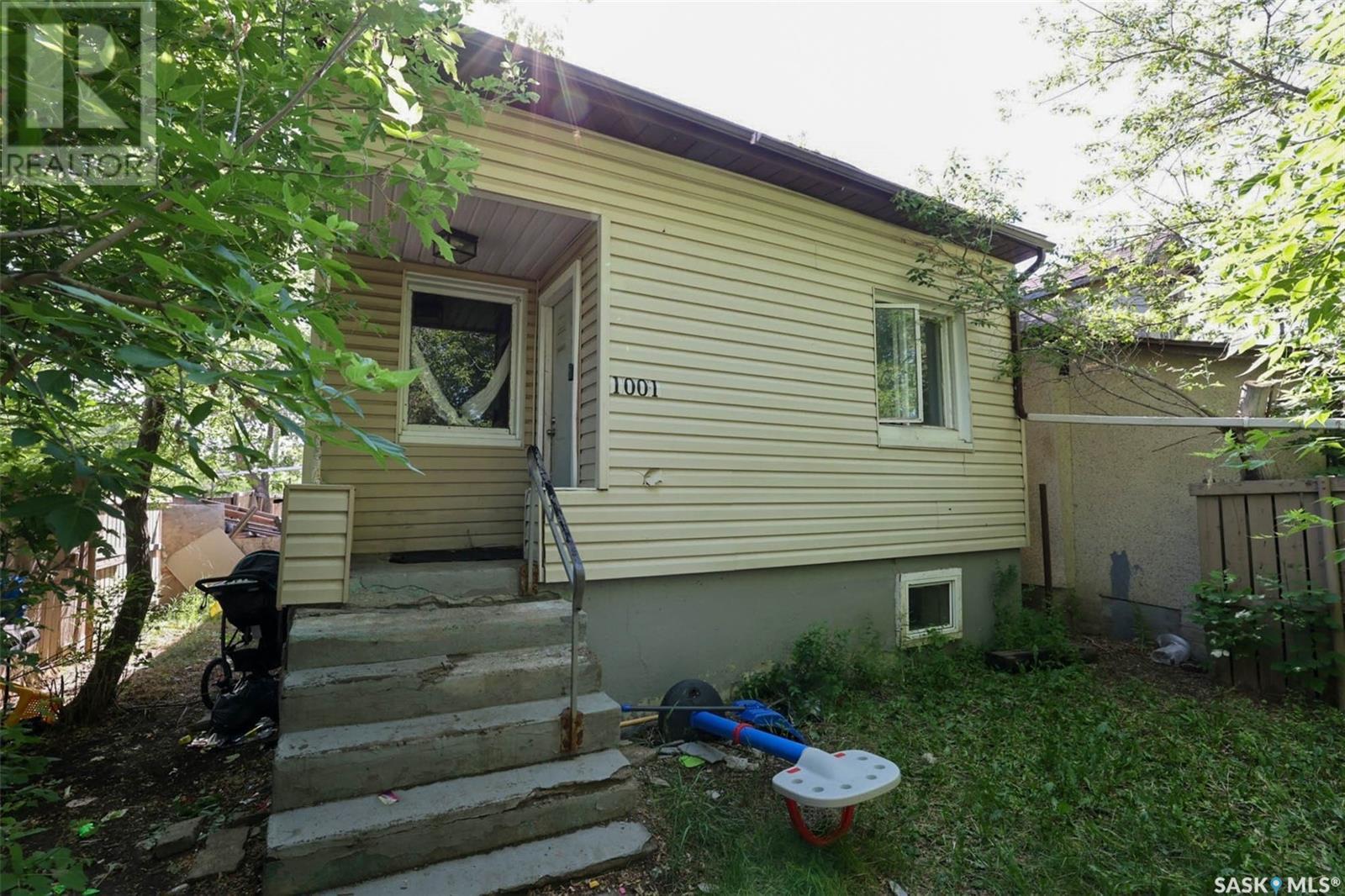 1001 Robinson STREET Property Photo 1