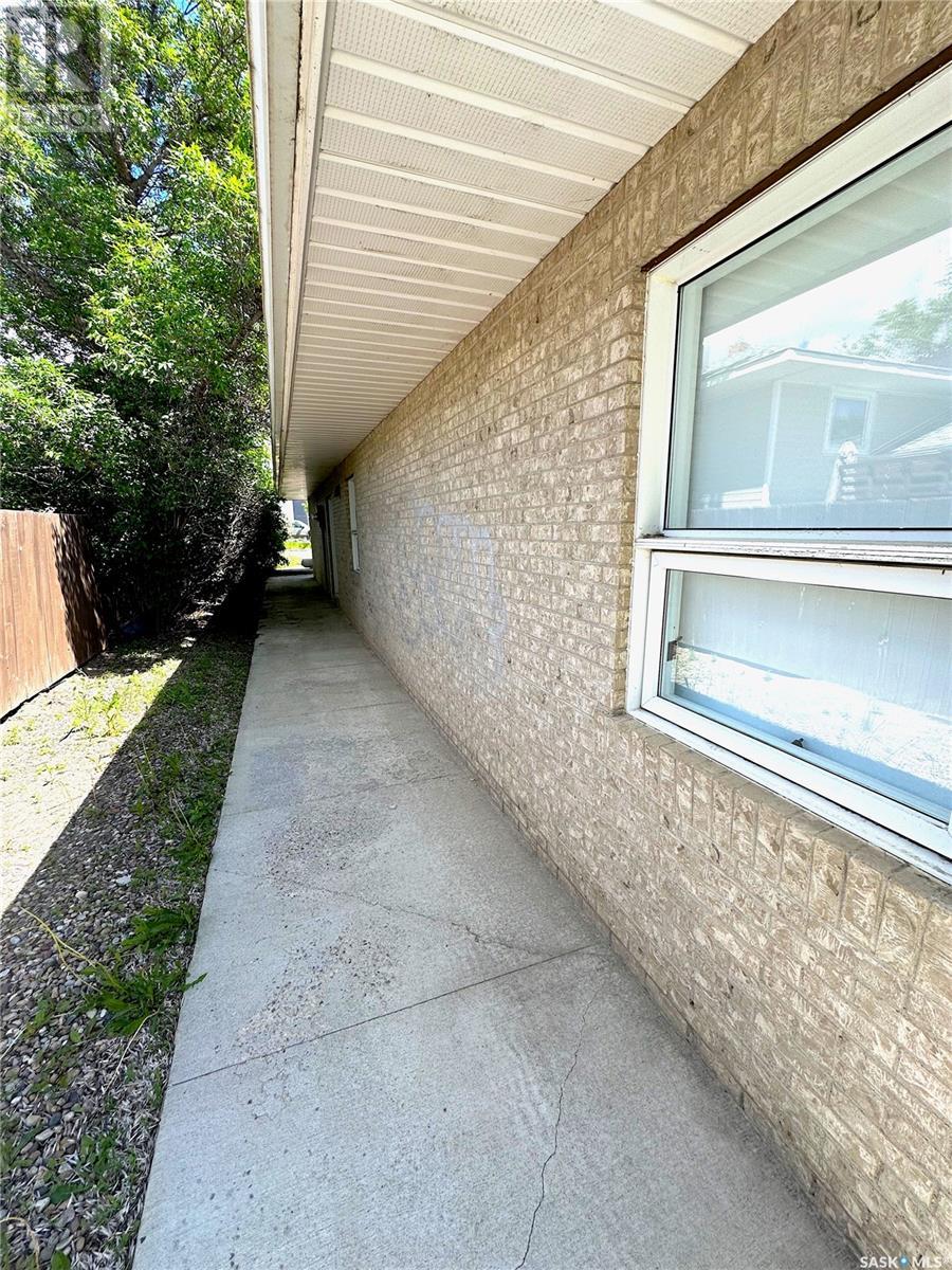 215 Chaplin Street W Property Photo 29