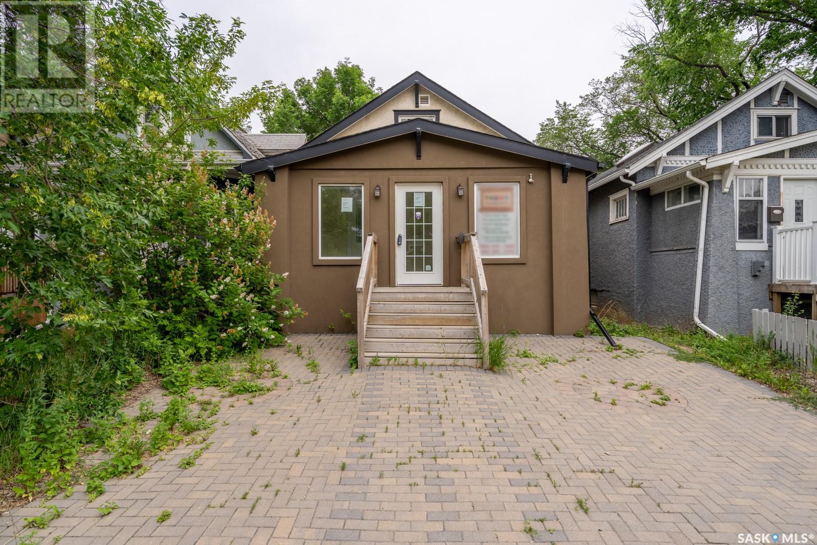 1535 VICTORIA AVENUE Property Photo 1