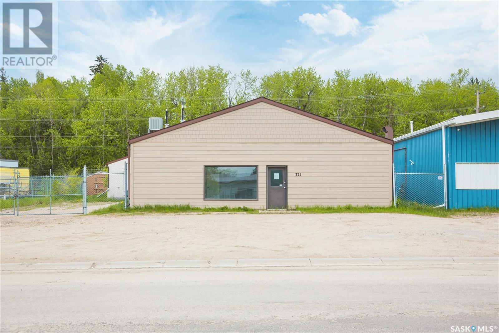 325 17th STREET W Property Photo 1
