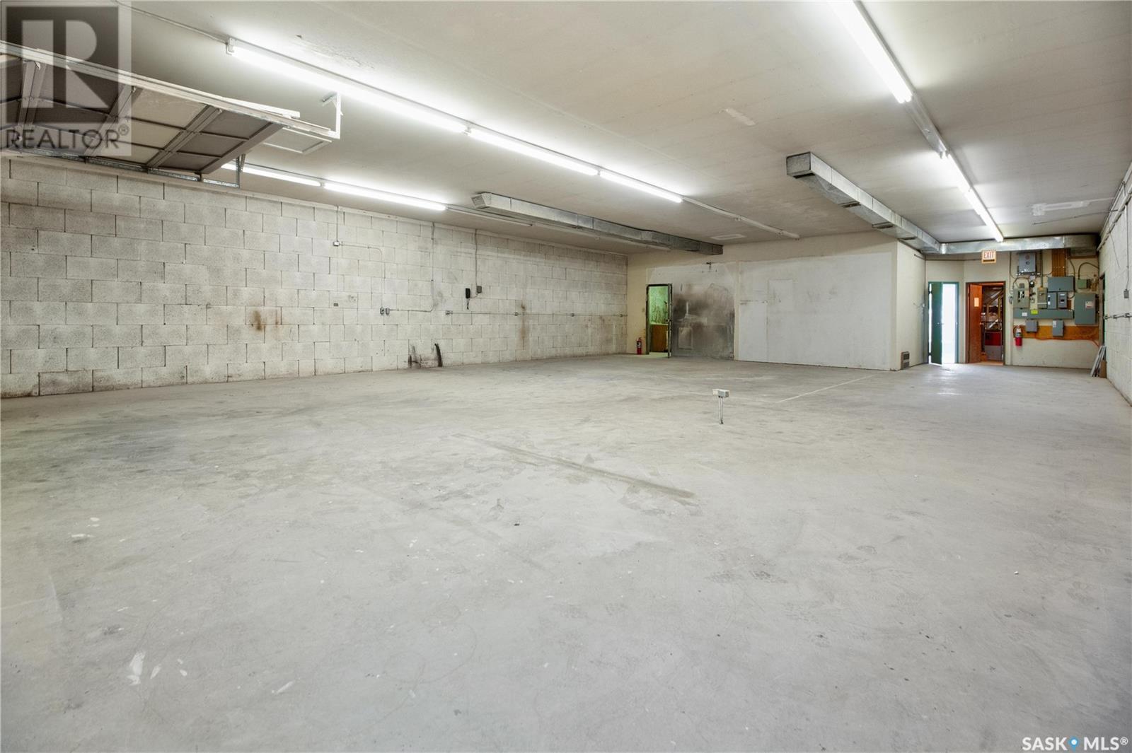 325 17th Street W Property Photo 13