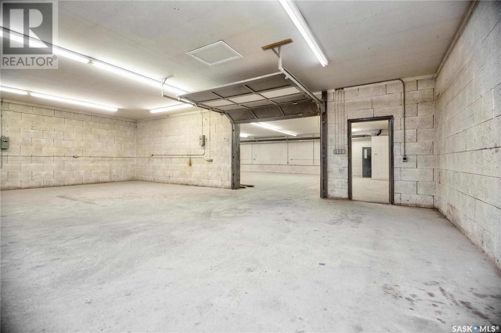 325 17th Street W Property Photo 15