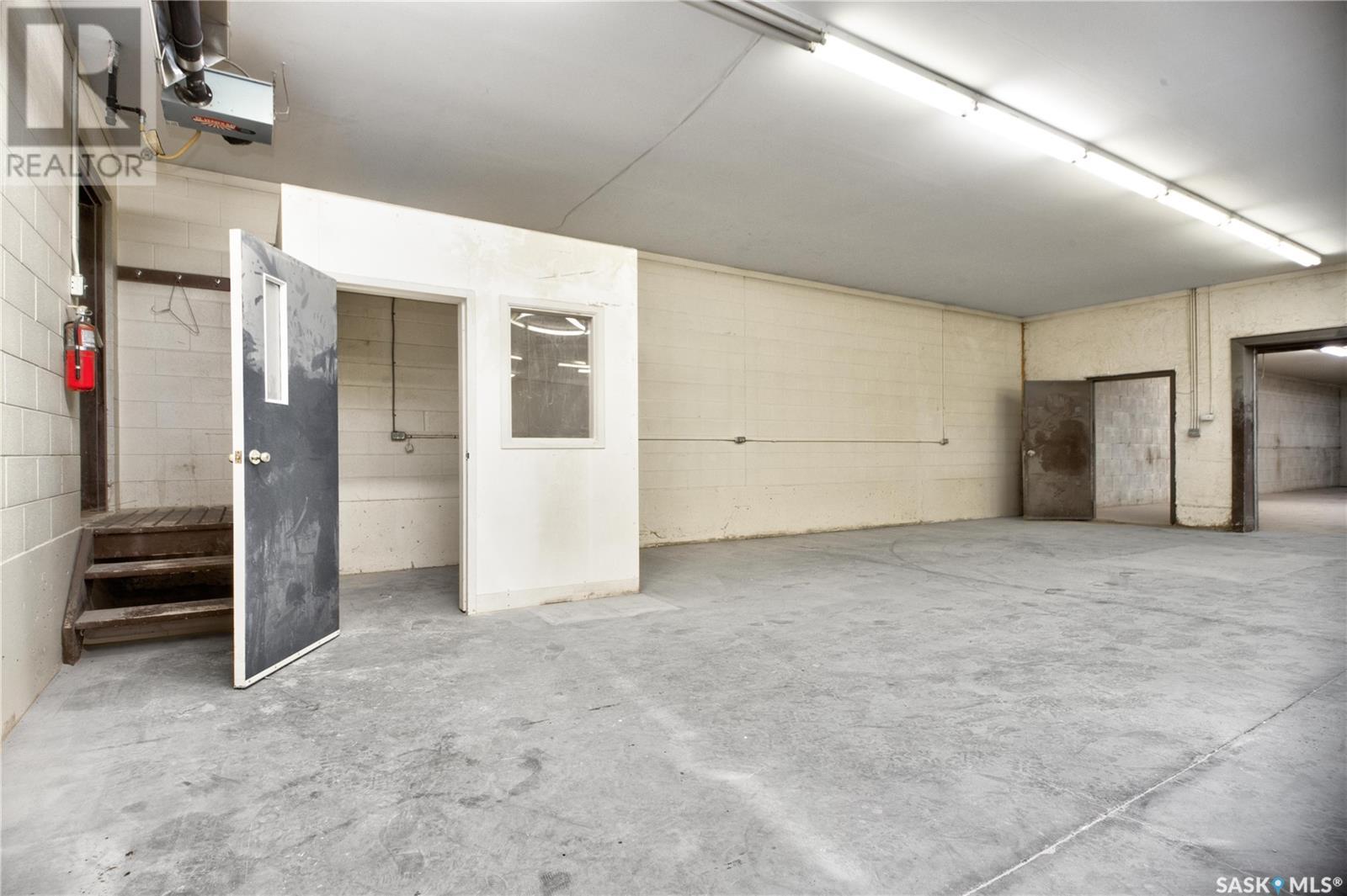 325 17th Street W Property Photo 17