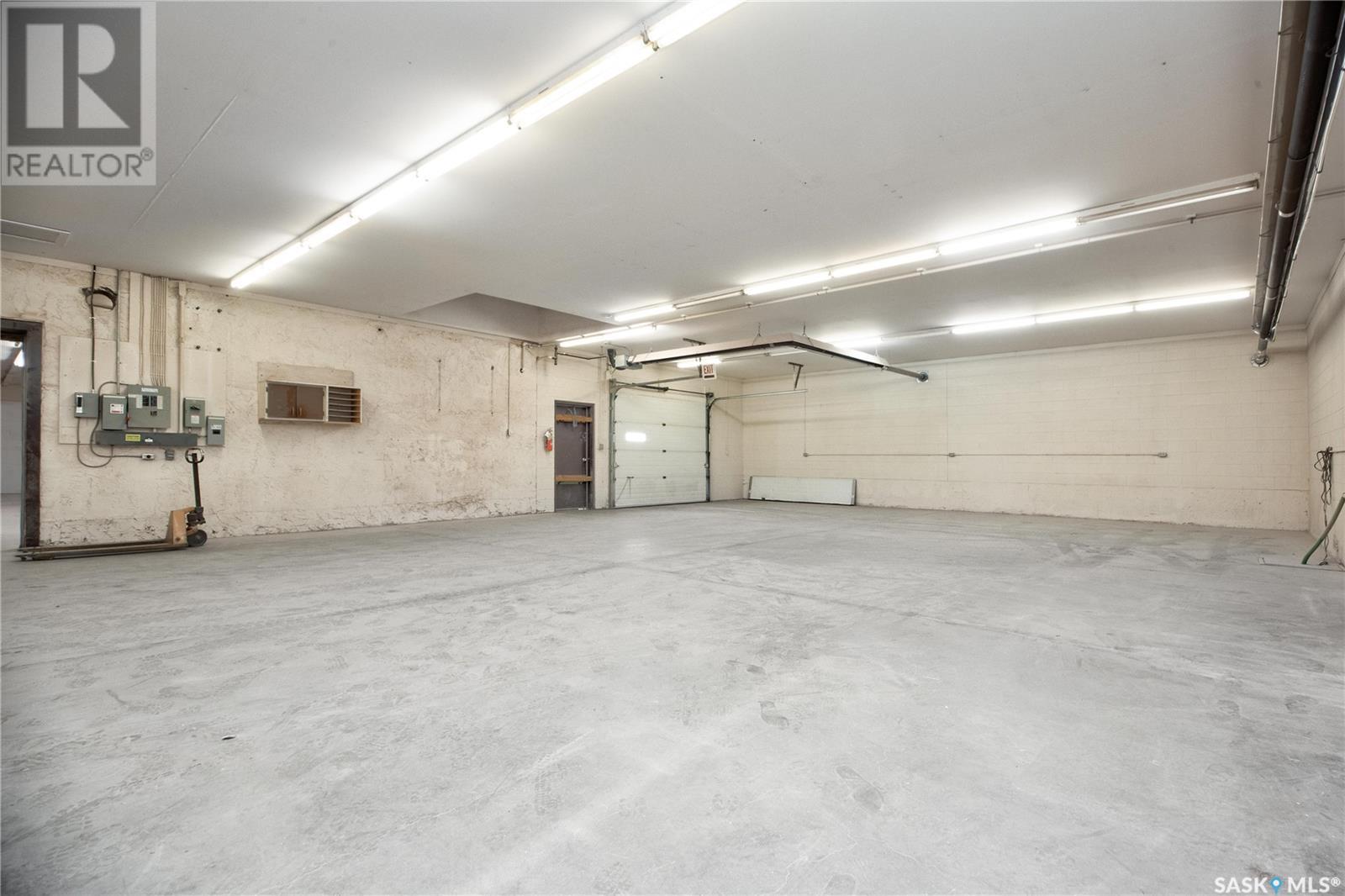 325 17th Street W Property Photo 18