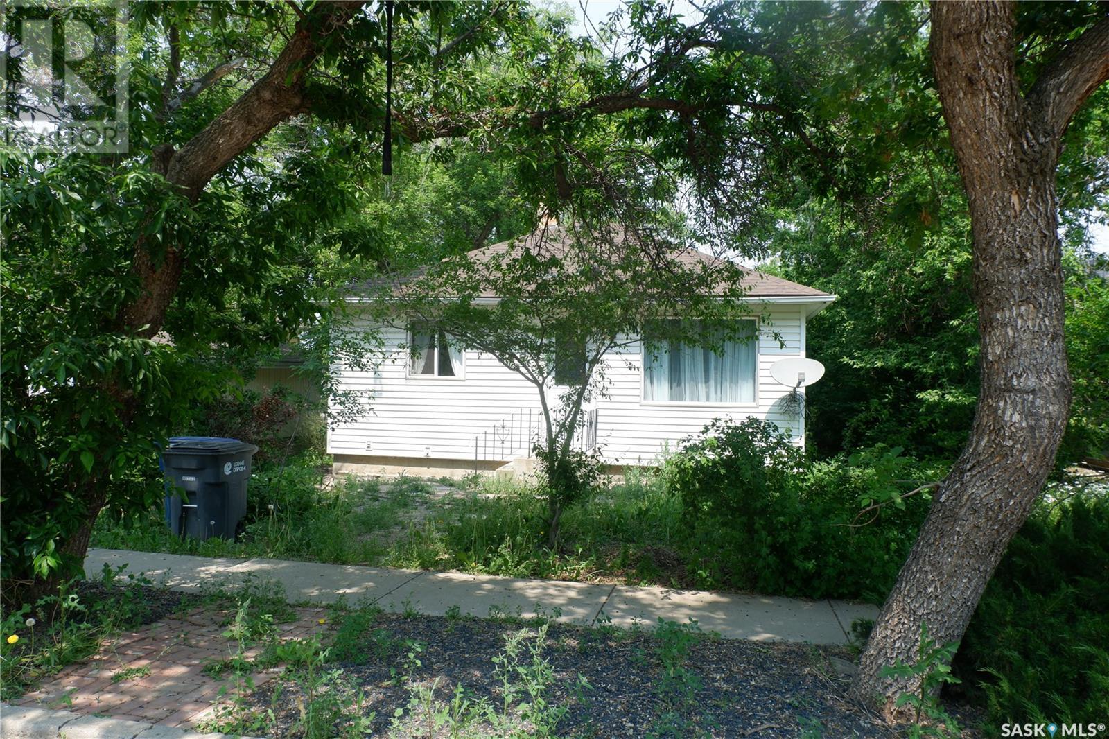 318 4th AVENUE W Property Photo 1