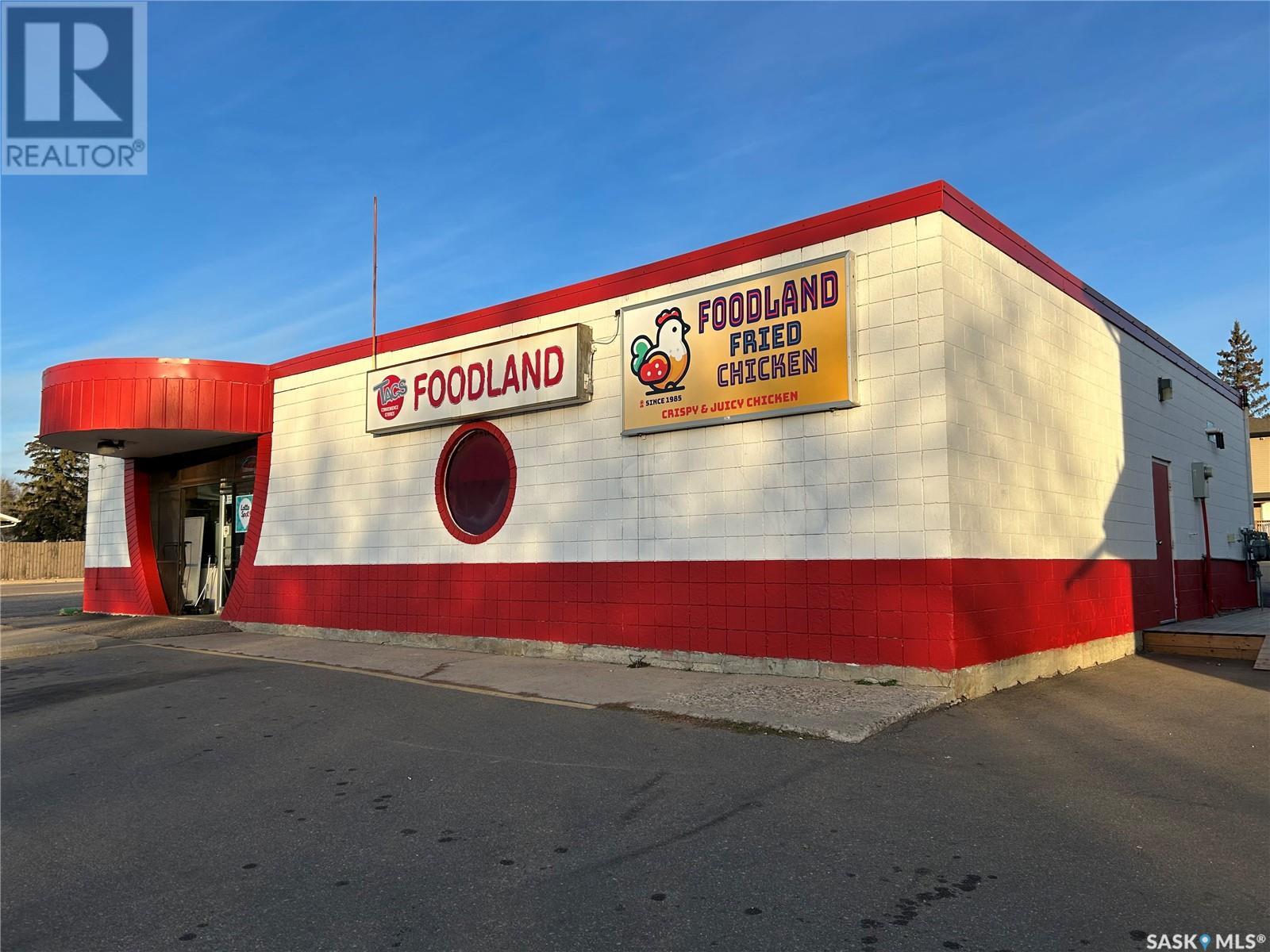 1702 Thompson Crescent Property Photo 1