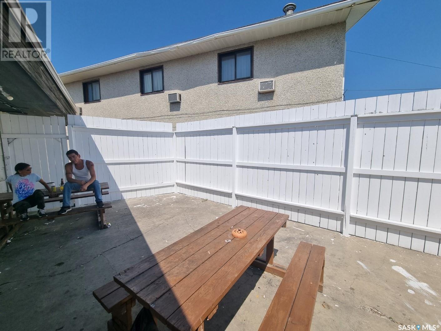 102 9th Street W Property Photo 3