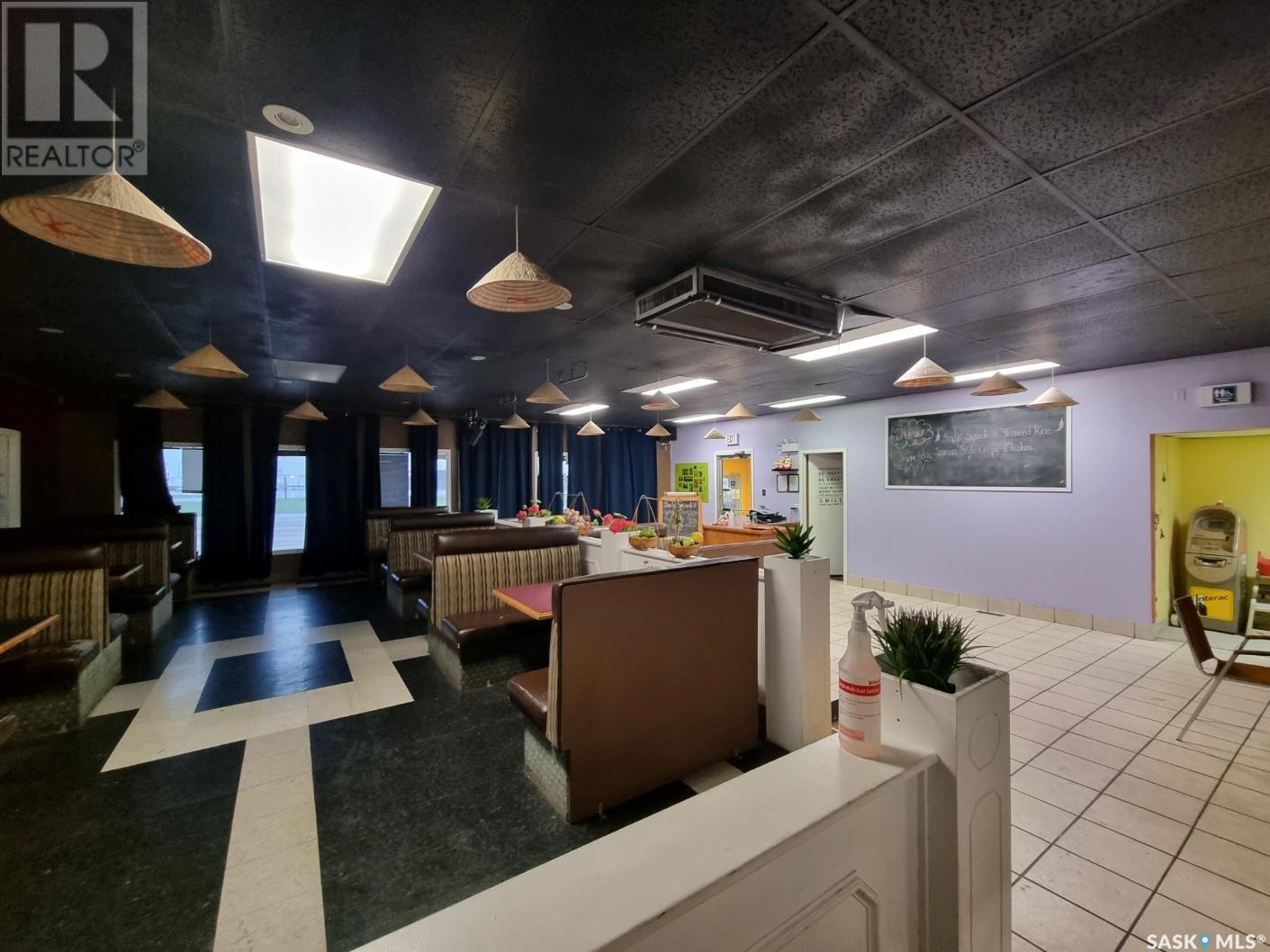 102 9th Street W Property Photo 8