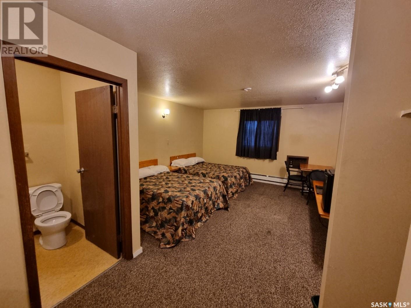 102 9th Street W Property Photo 14