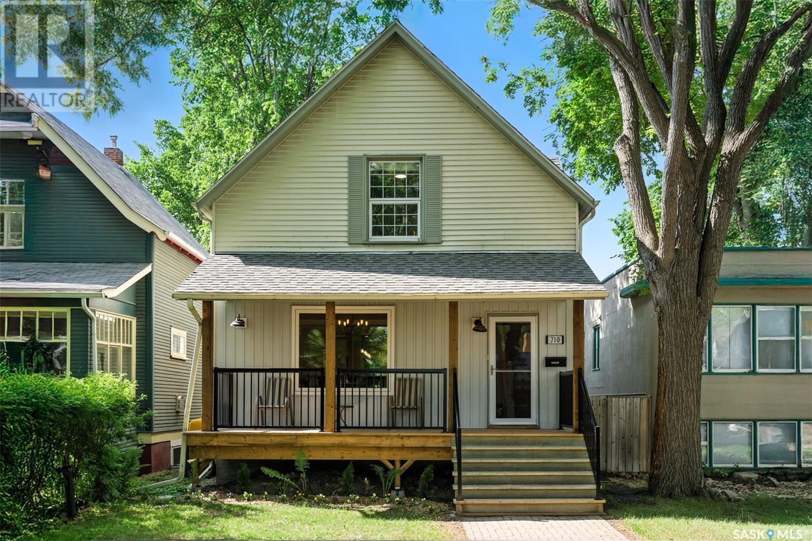 710 10TH STREET E Property Photo 1