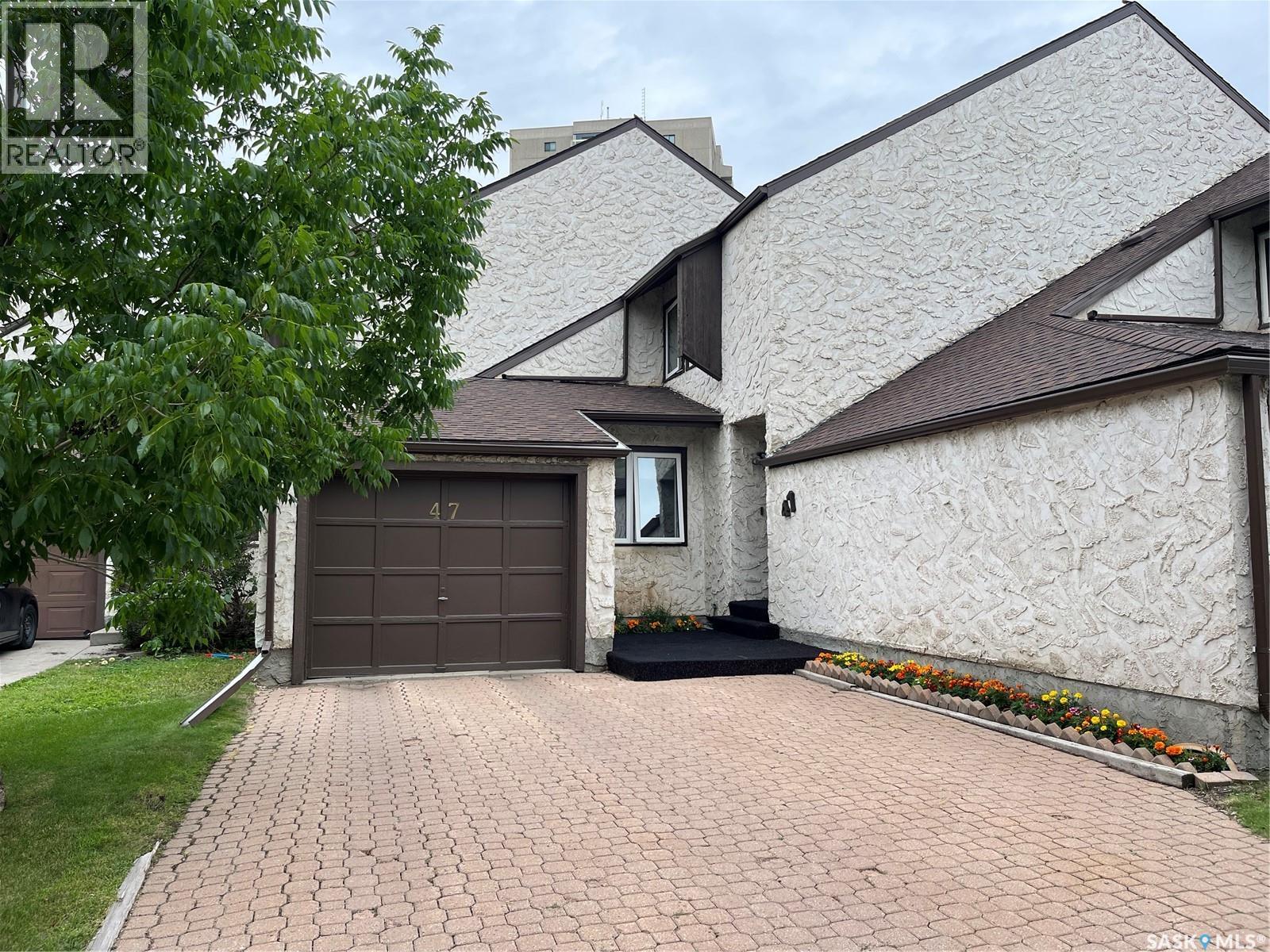 47 Laverendrye Way Property Photo 1