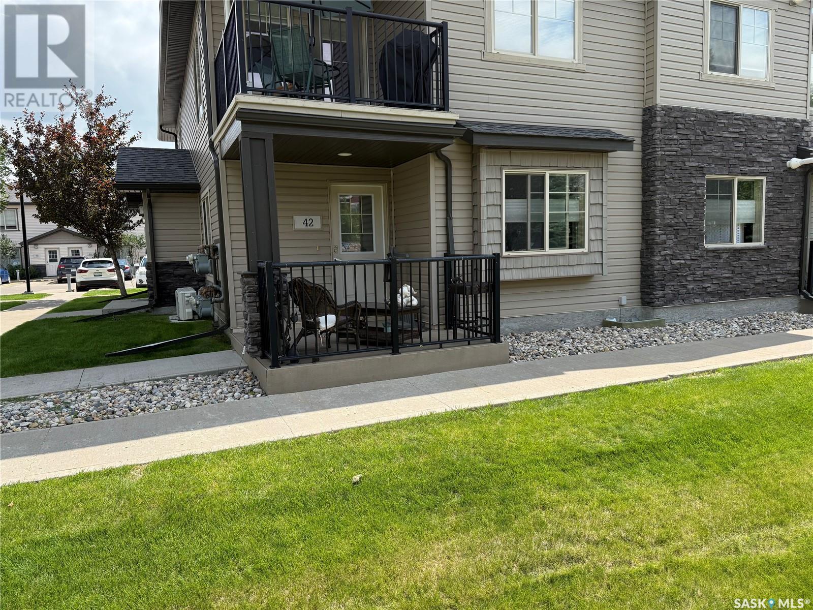 42 5541 Blake CRESCENT Property Photo 1