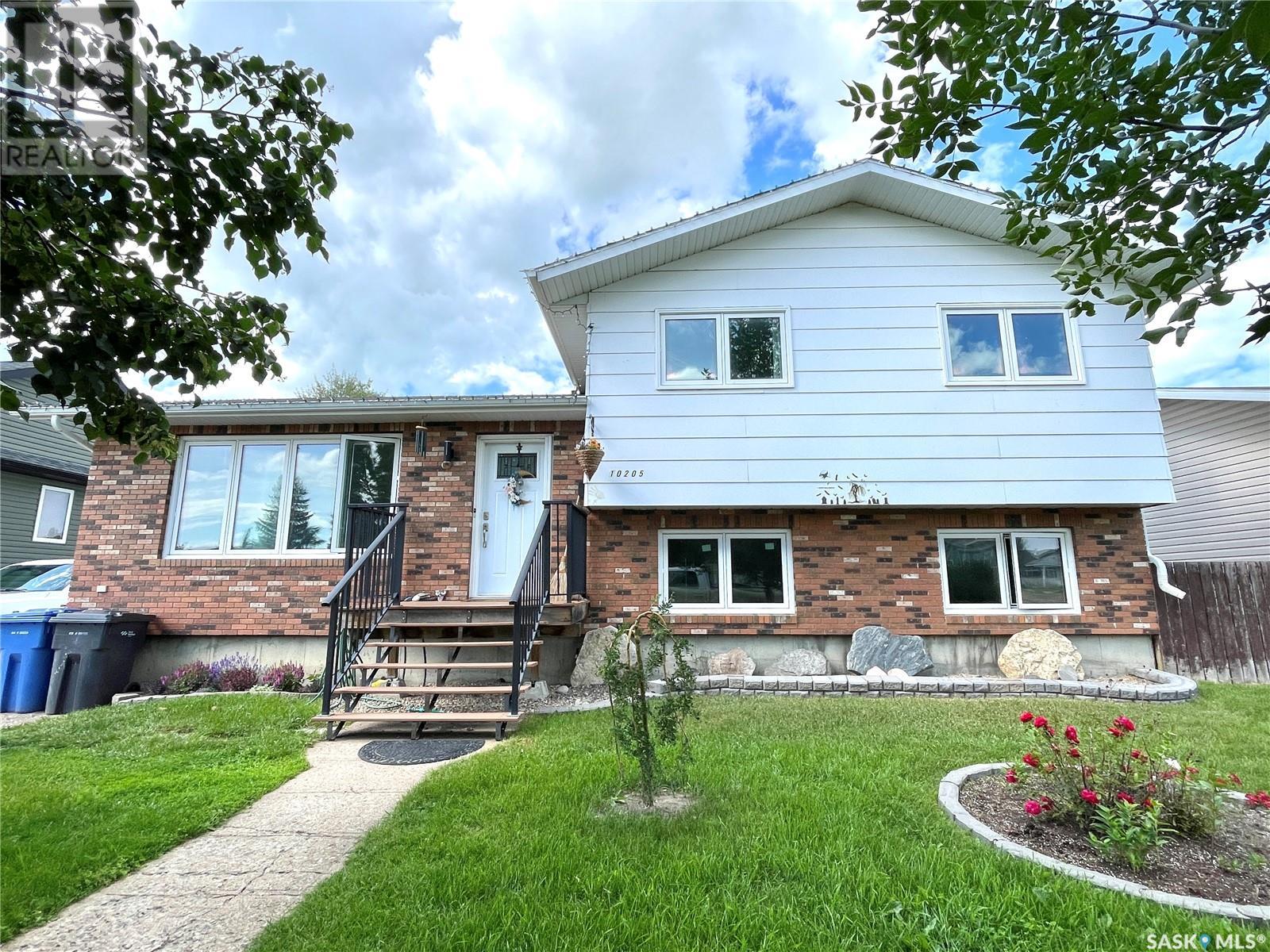 10205 Campbell Crescent Property Photo 1