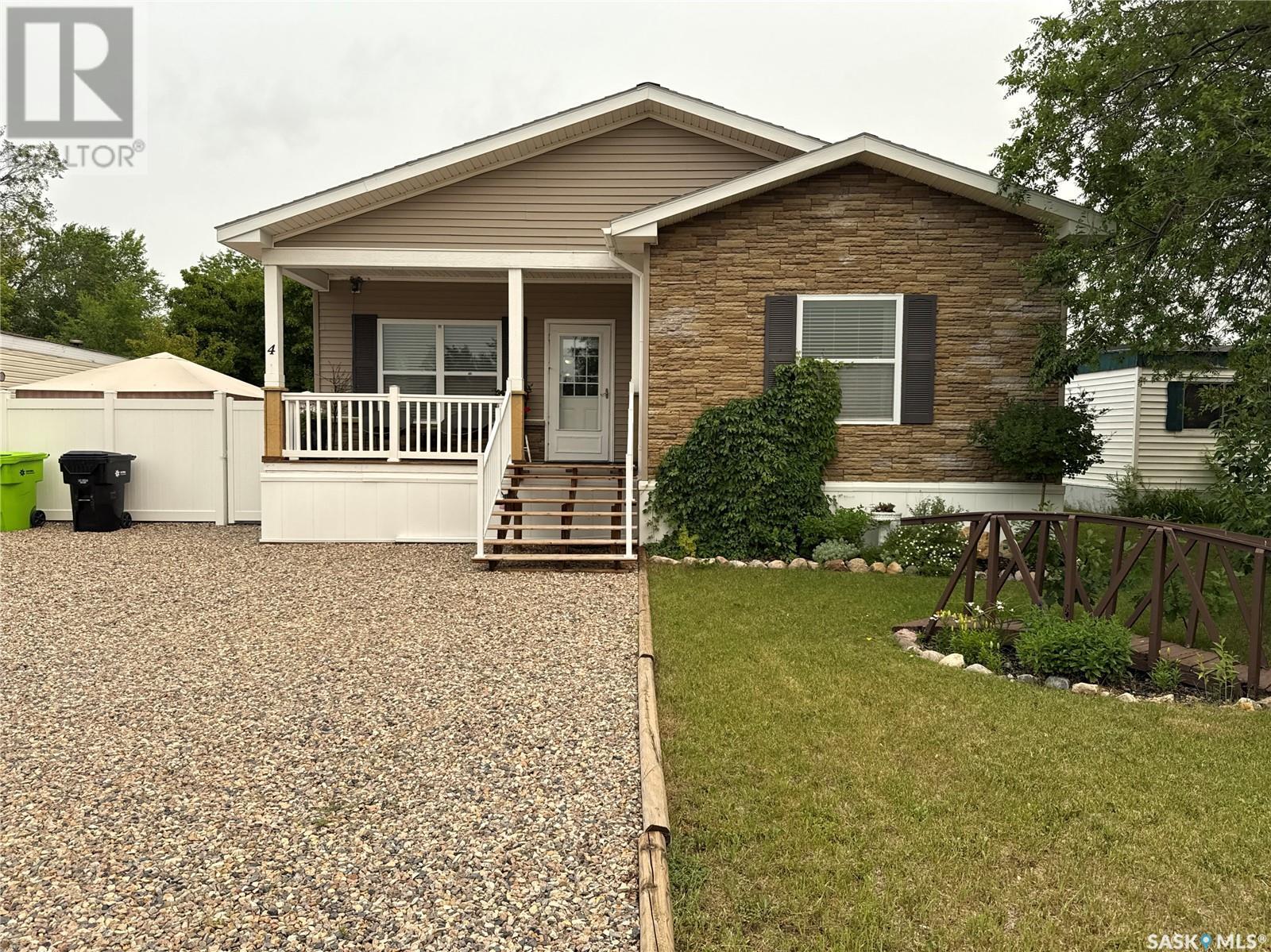 4 Crystal Drive Property Photo 1