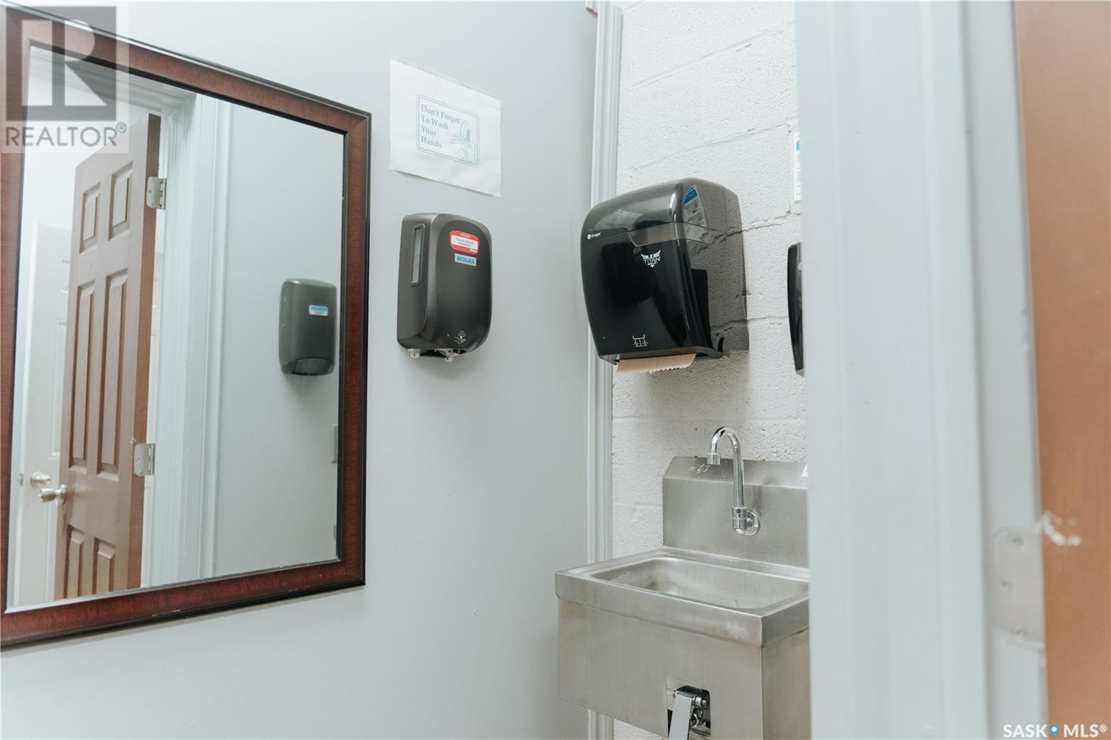 1715 South Railway Street Property Photo 4