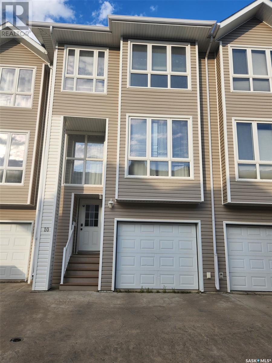 10 697 Sun Valley Drive Property Photo 1