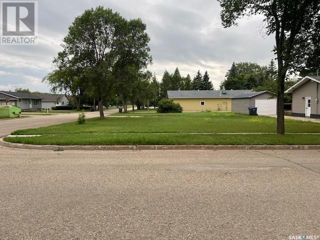 300 Coteau Avenue W Property Photo 1