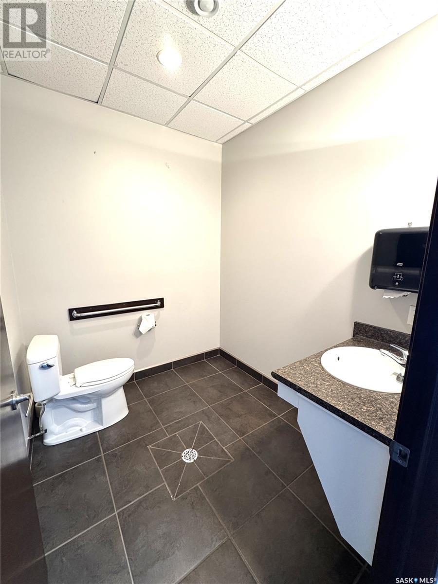 3 419 Kensington Avenue Property Photo 3