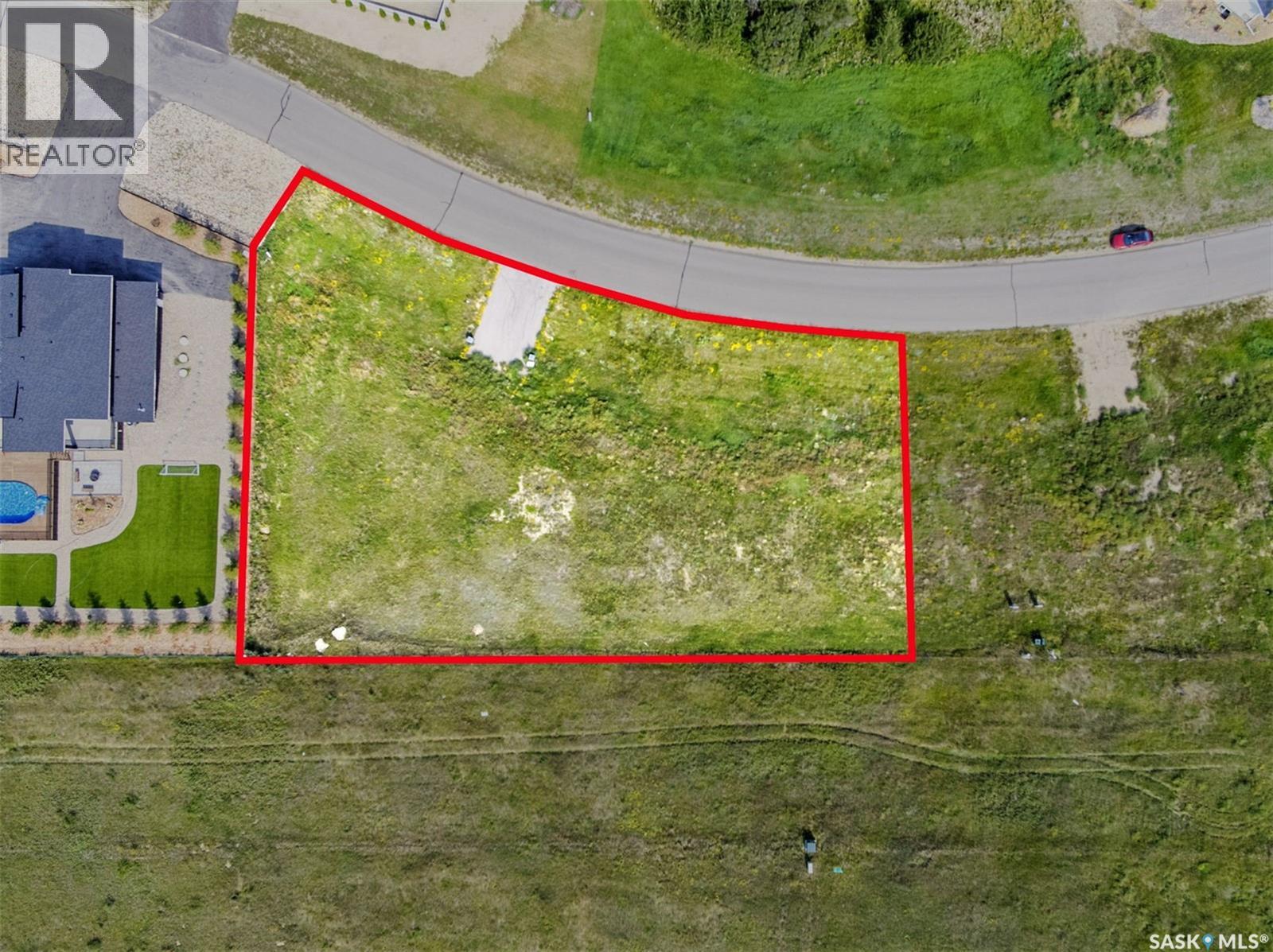 212 Edgemont CRESCENT Property Photo 1