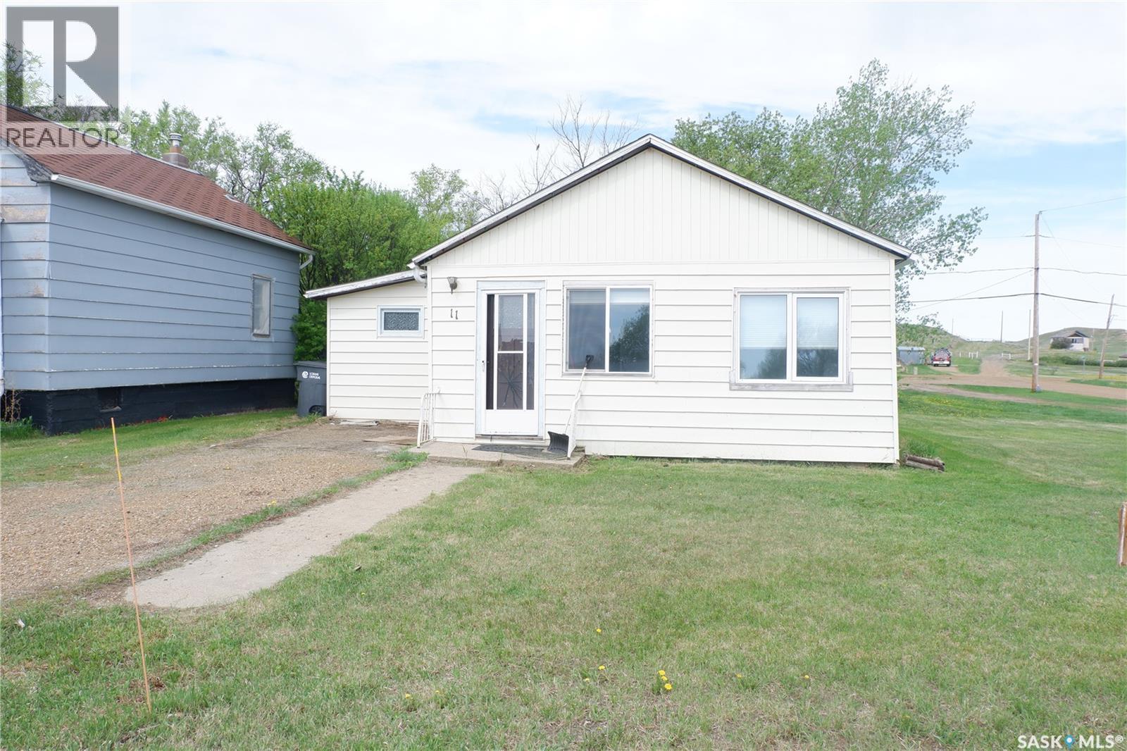 11 B AVENUE Property Photo 1