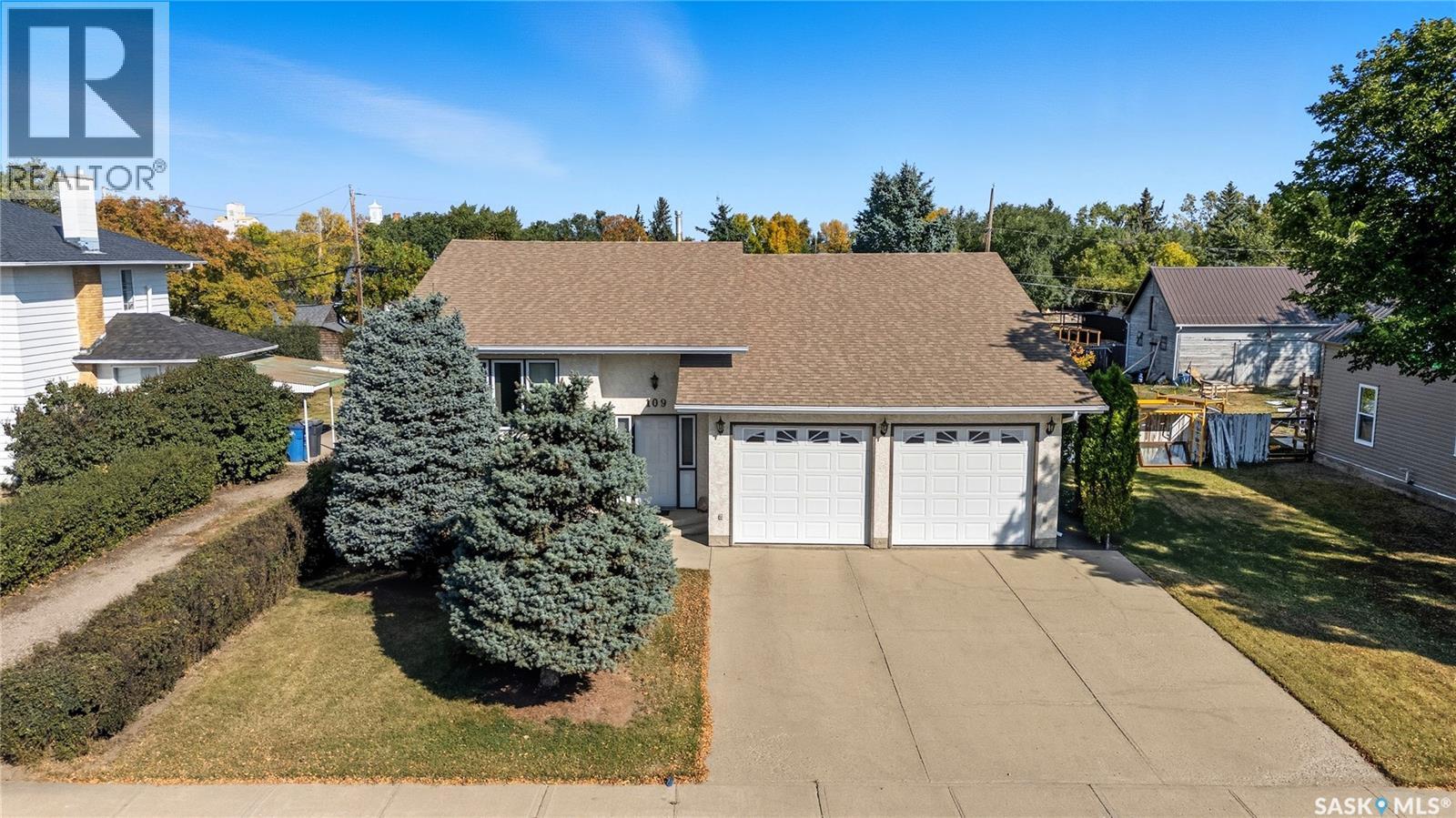 109 1st Avenue E Property Photo 1