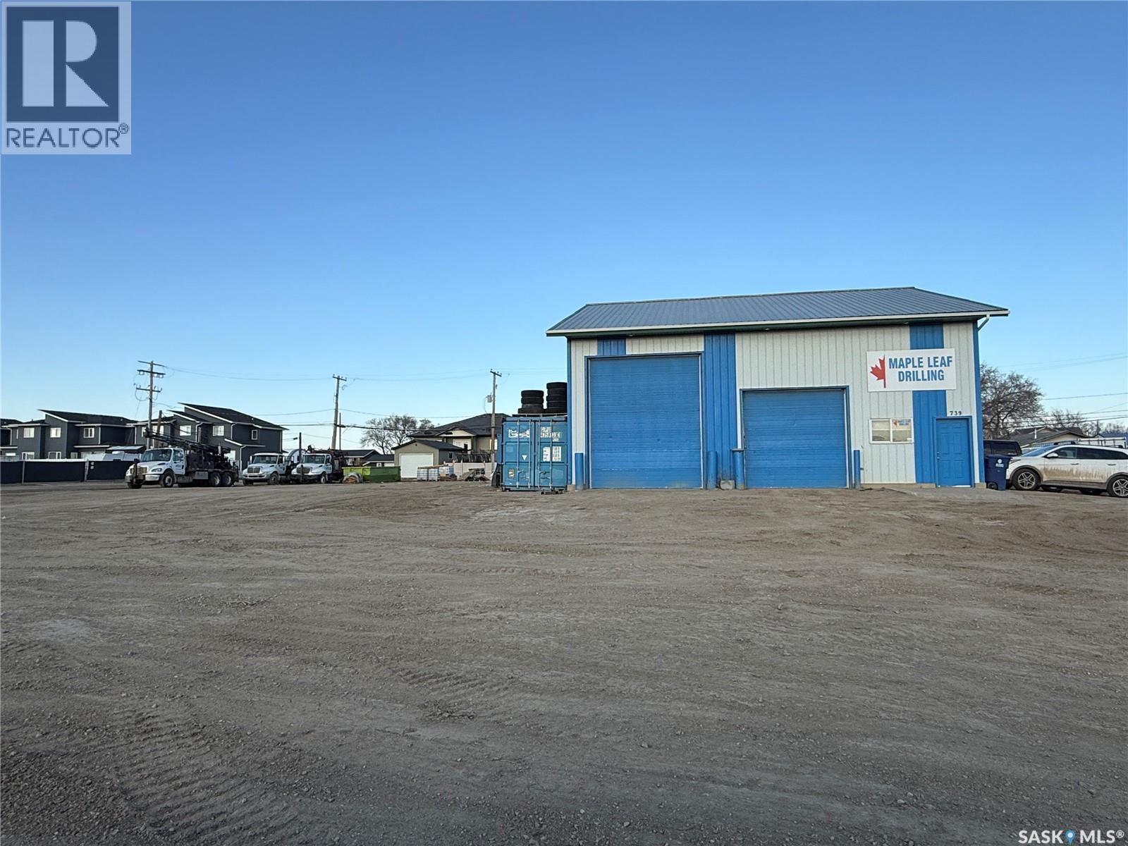 739 Centennial Drive N Photo de la propriété 1