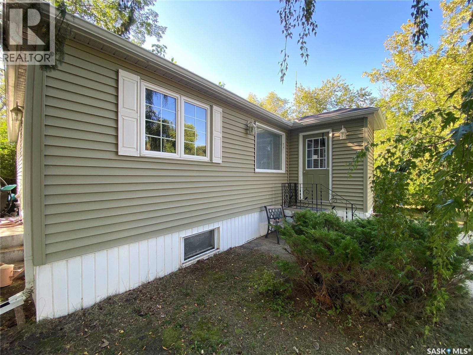 204 4th Street E Property Photo 1