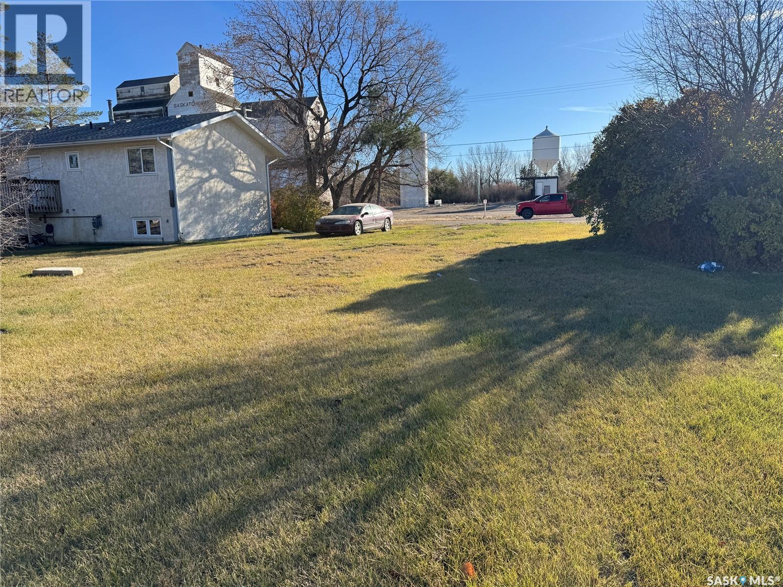 507 Railway AVENUE Property Photo 1