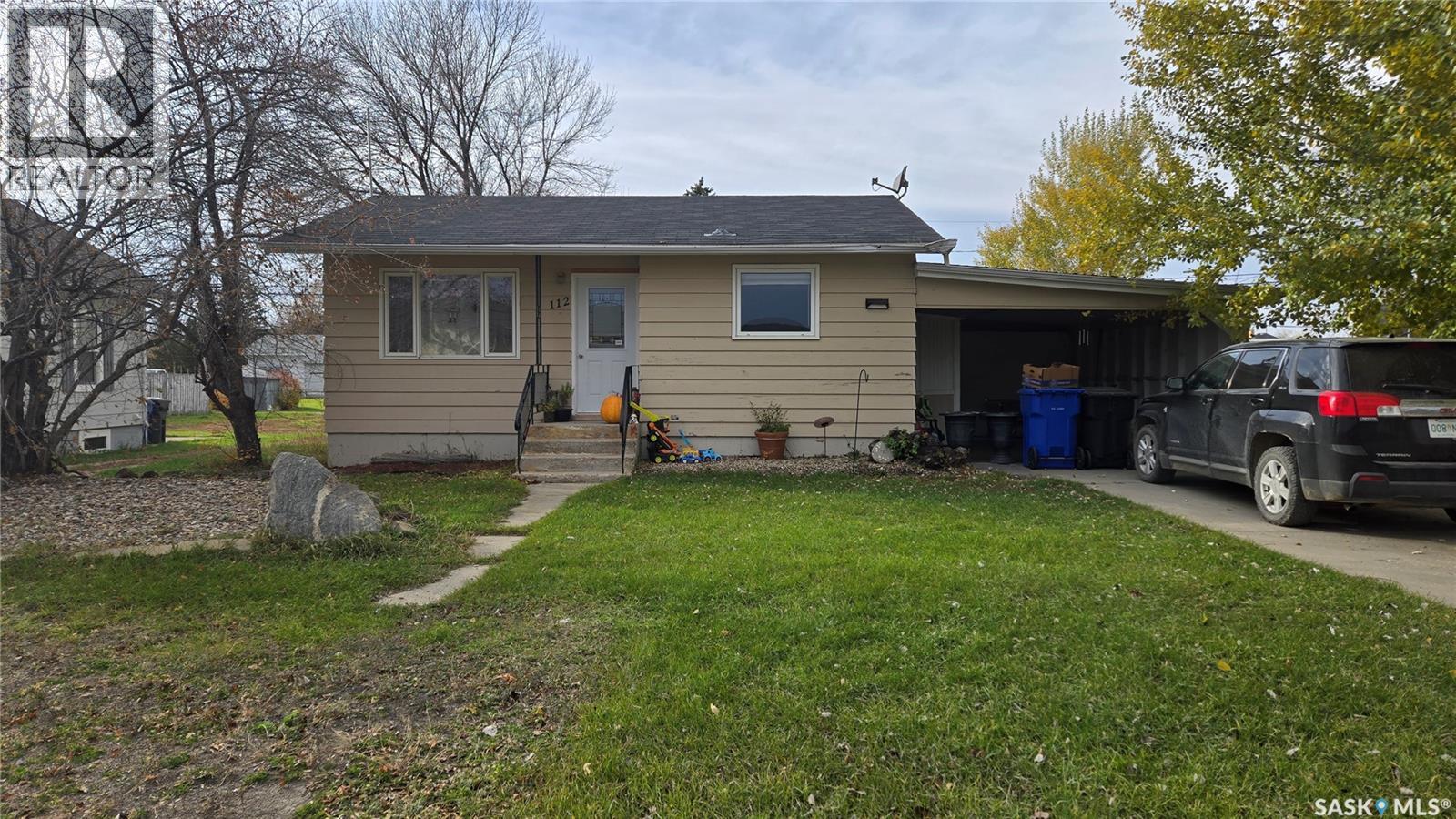 112 4th Street E Property Photo 1