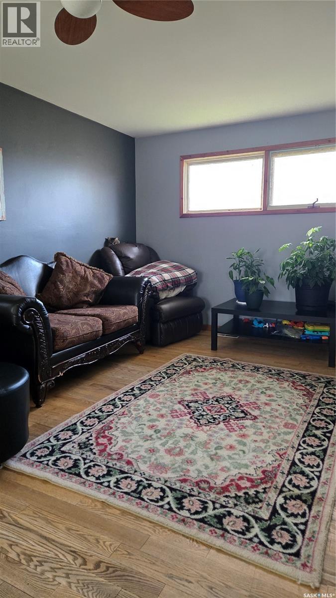 112 4th Street E Property Photo 4