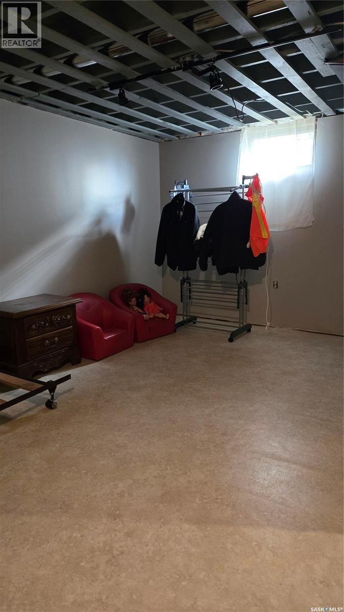 112 4th Street E Property Photo 8