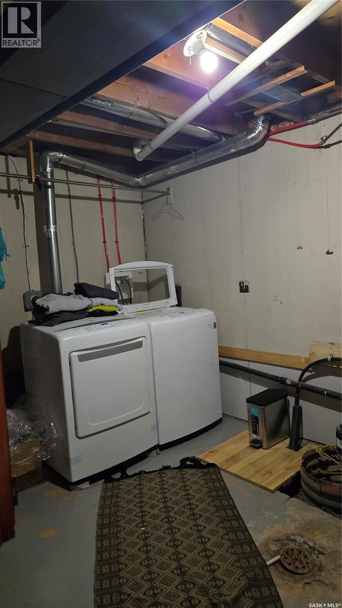 112 4th Street E Property Photo 9
