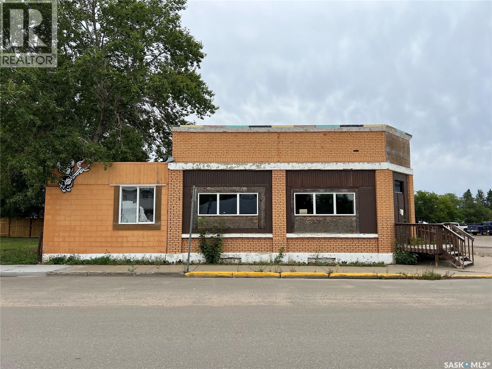 401 3rd Avenue E Property Photo 2