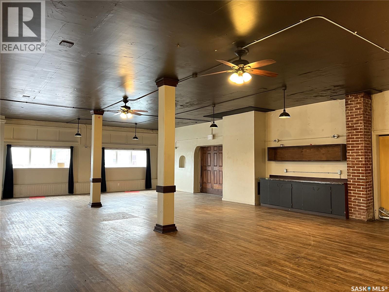 401 3rd Avenue E Property Photo 8