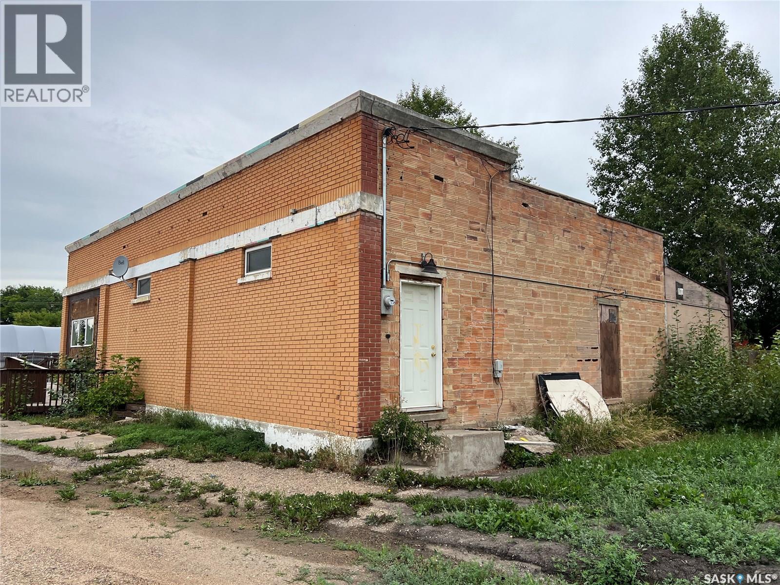 401 3rd Avenue E Property Photo 16