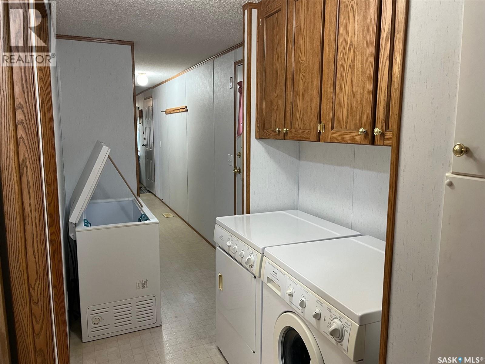 118 2 Avenue E Property Photo 9