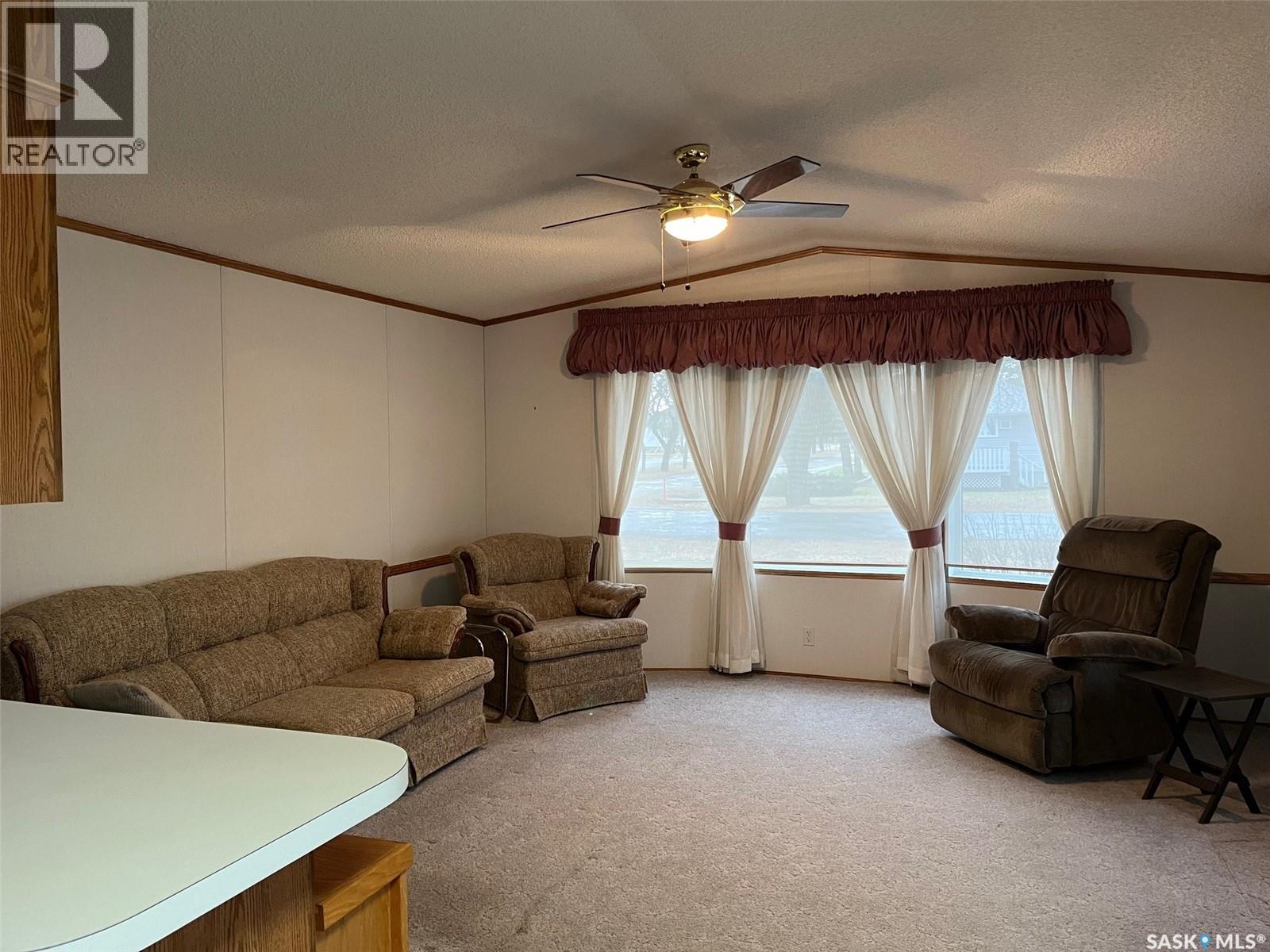 118 2 Avenue E Property Photo 10