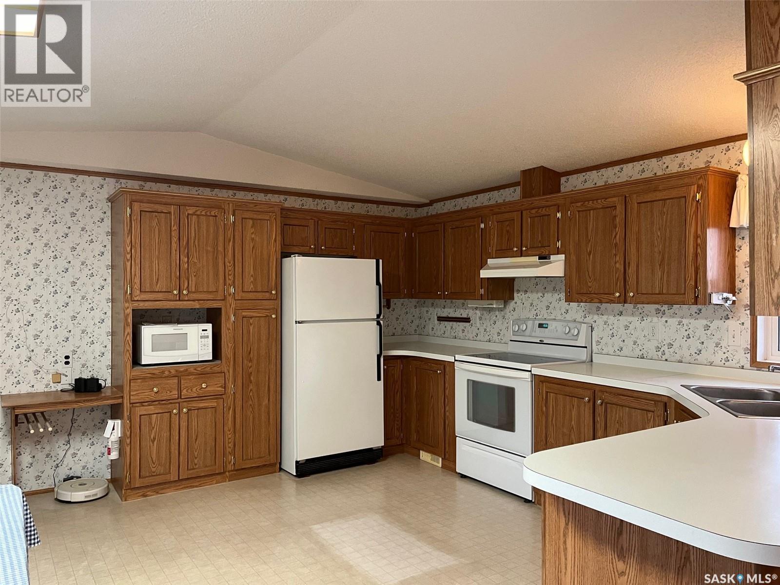 118 2 Avenue E Property Photo 11