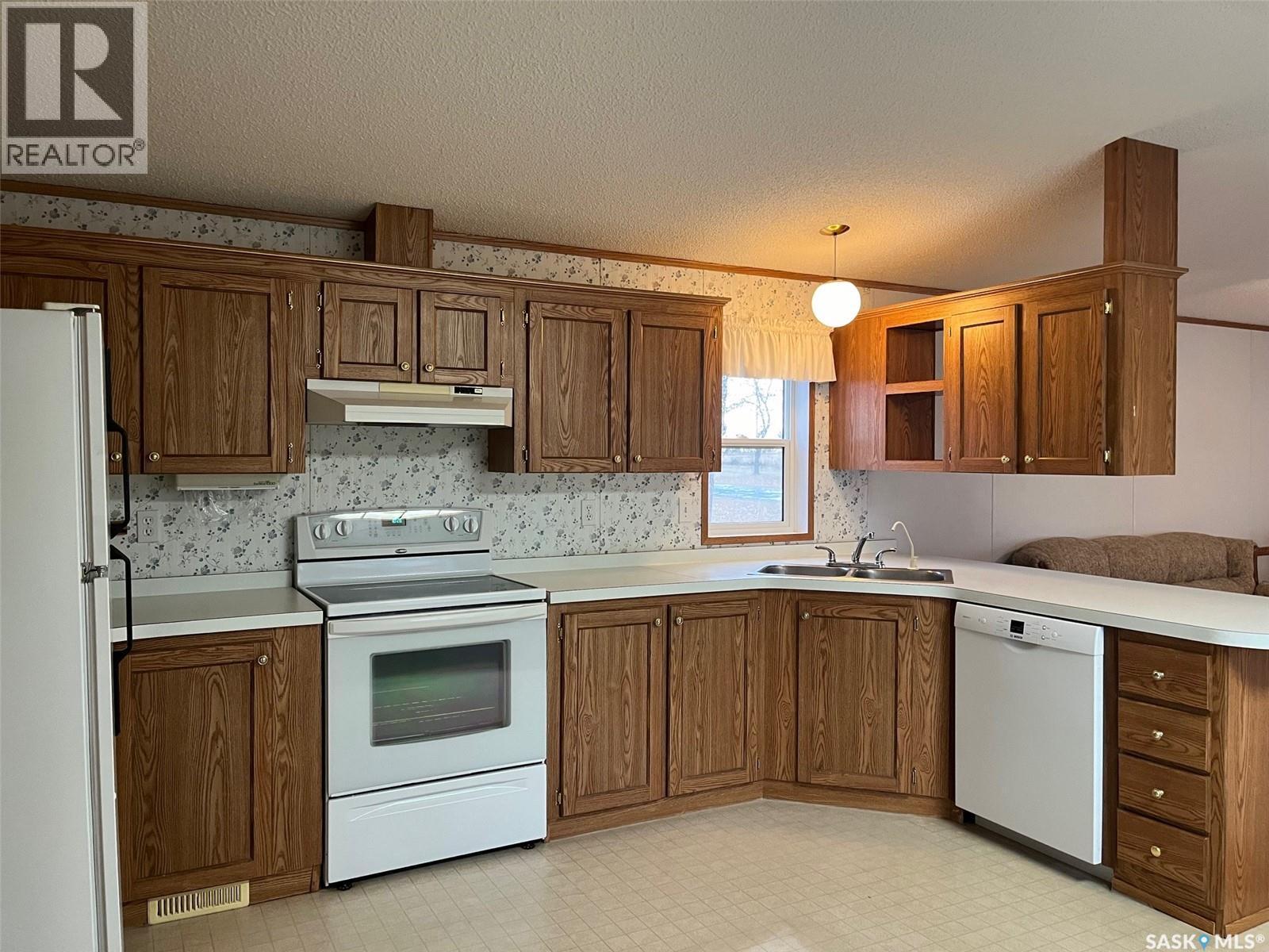 118 2 Avenue E Property Photo 12