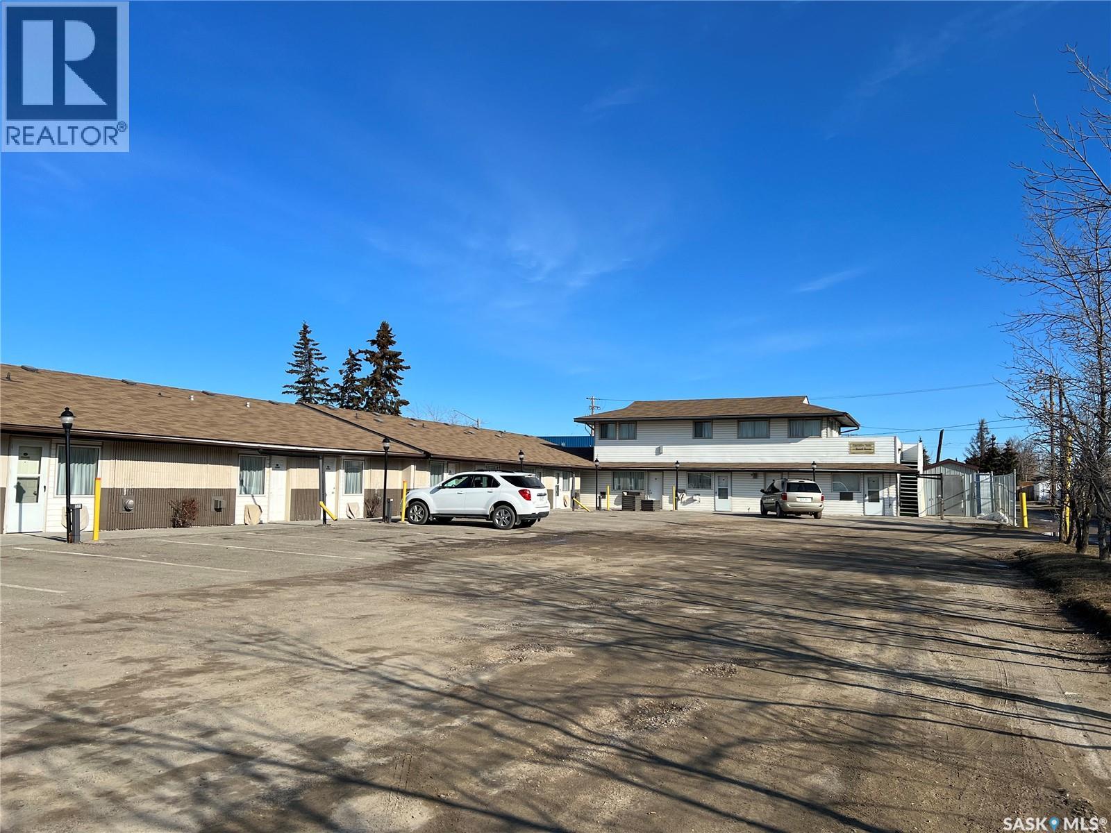 412 9th Street W Property Photo 8