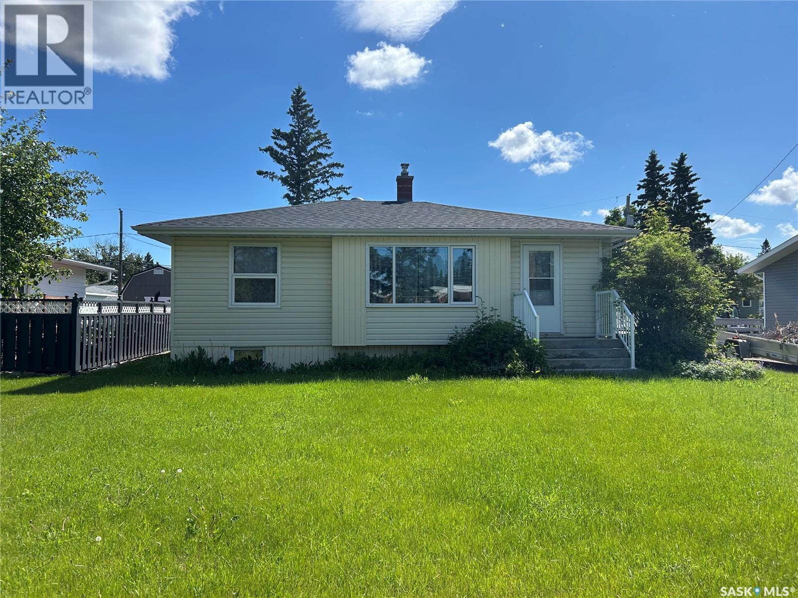 530 5th STREET NE Property Photo 1