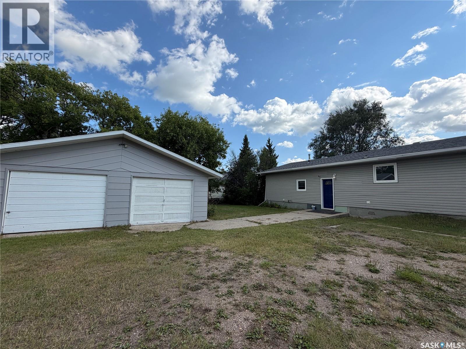 203 2nd Property Photo 4