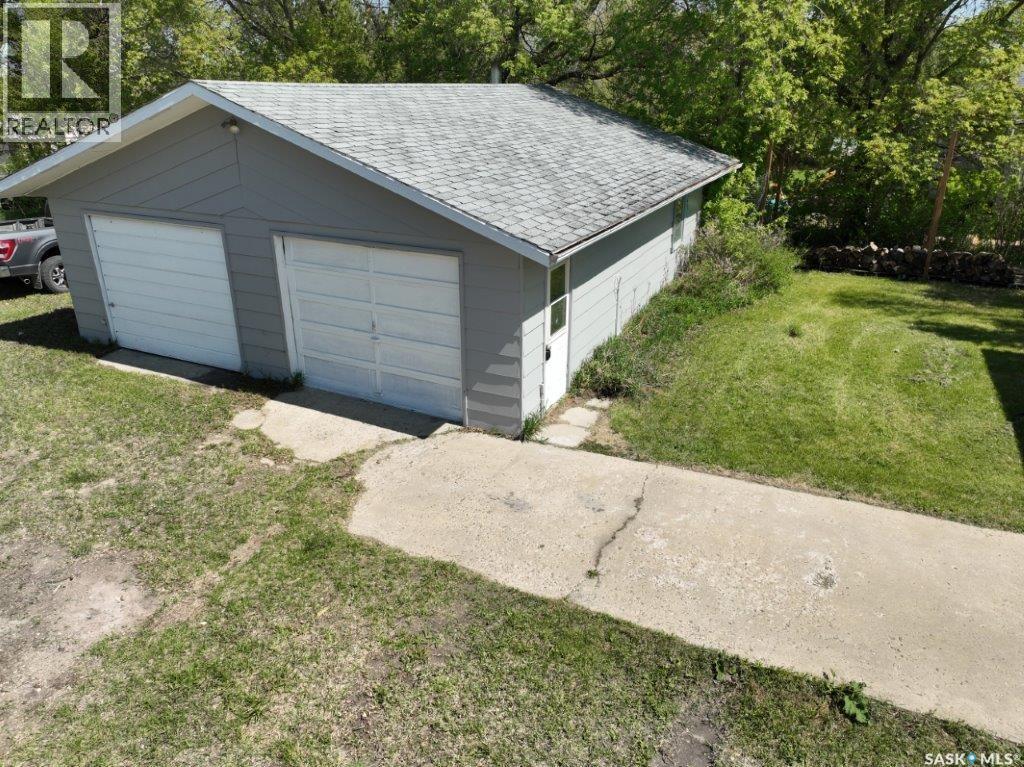 203 2nd Property Photo 6