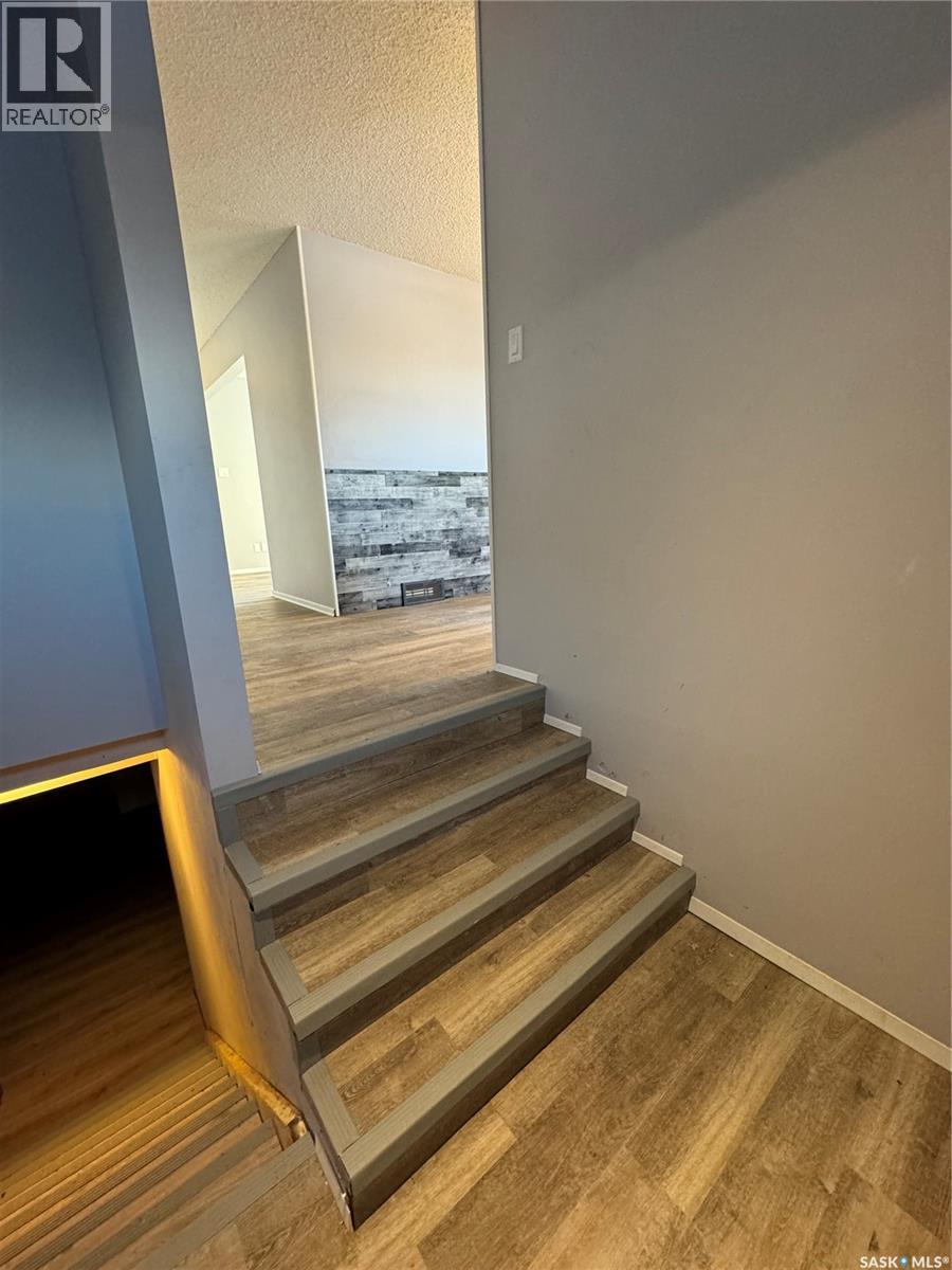 203 2nd Property Photo 7