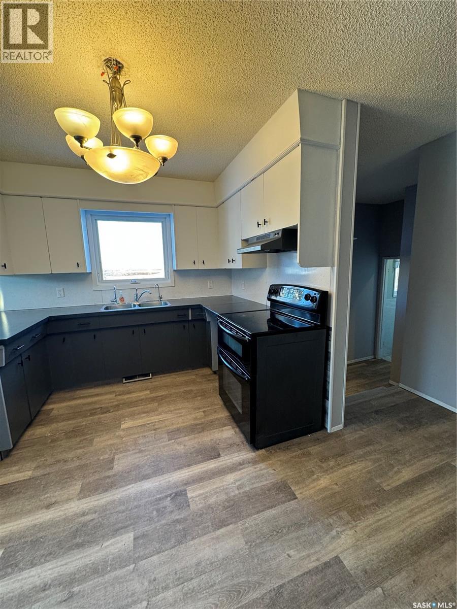 203 2nd Property Photo 9
